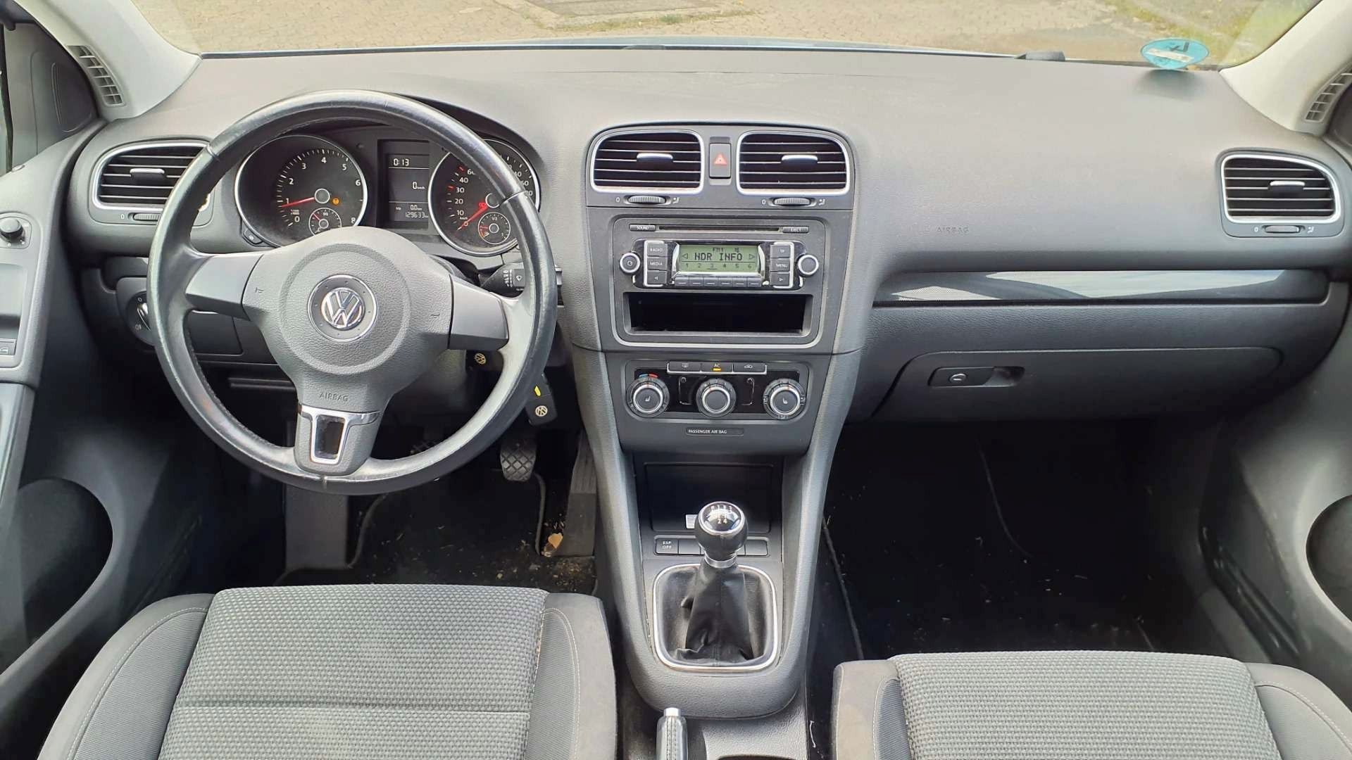 Volkswagen Golf, 1.4MPi 59KW TAŽNÉ, STŘ. OKNO - fotka 6