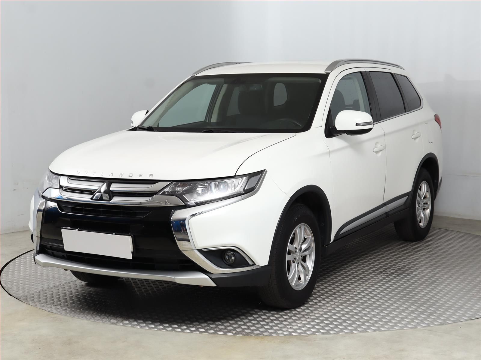 Mitsubishi Outlander, 2.0, Intense, ČR,1.maj - fotka 2