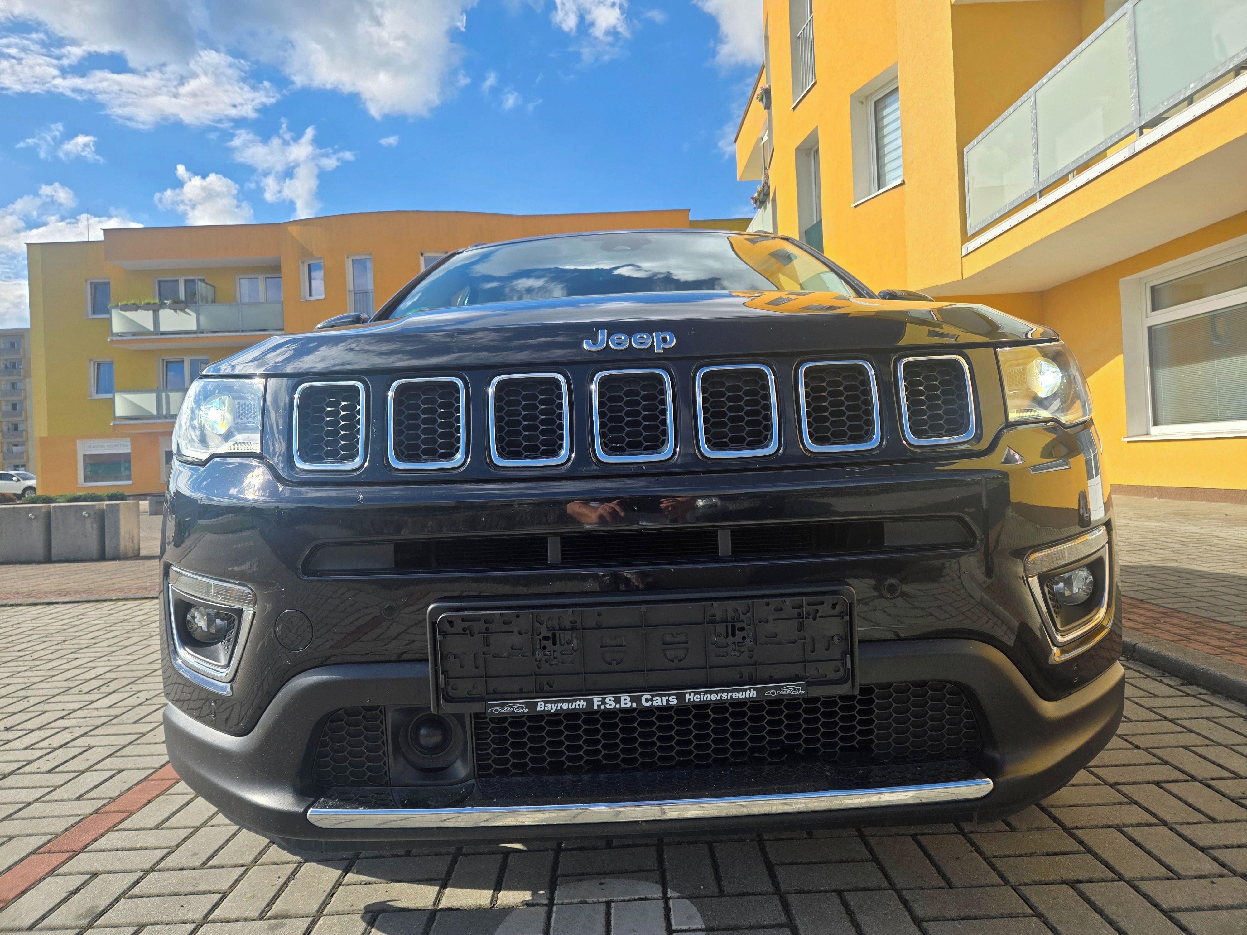 Jeep Compass, Limited 1,3 turbo 110kW - fotka 4