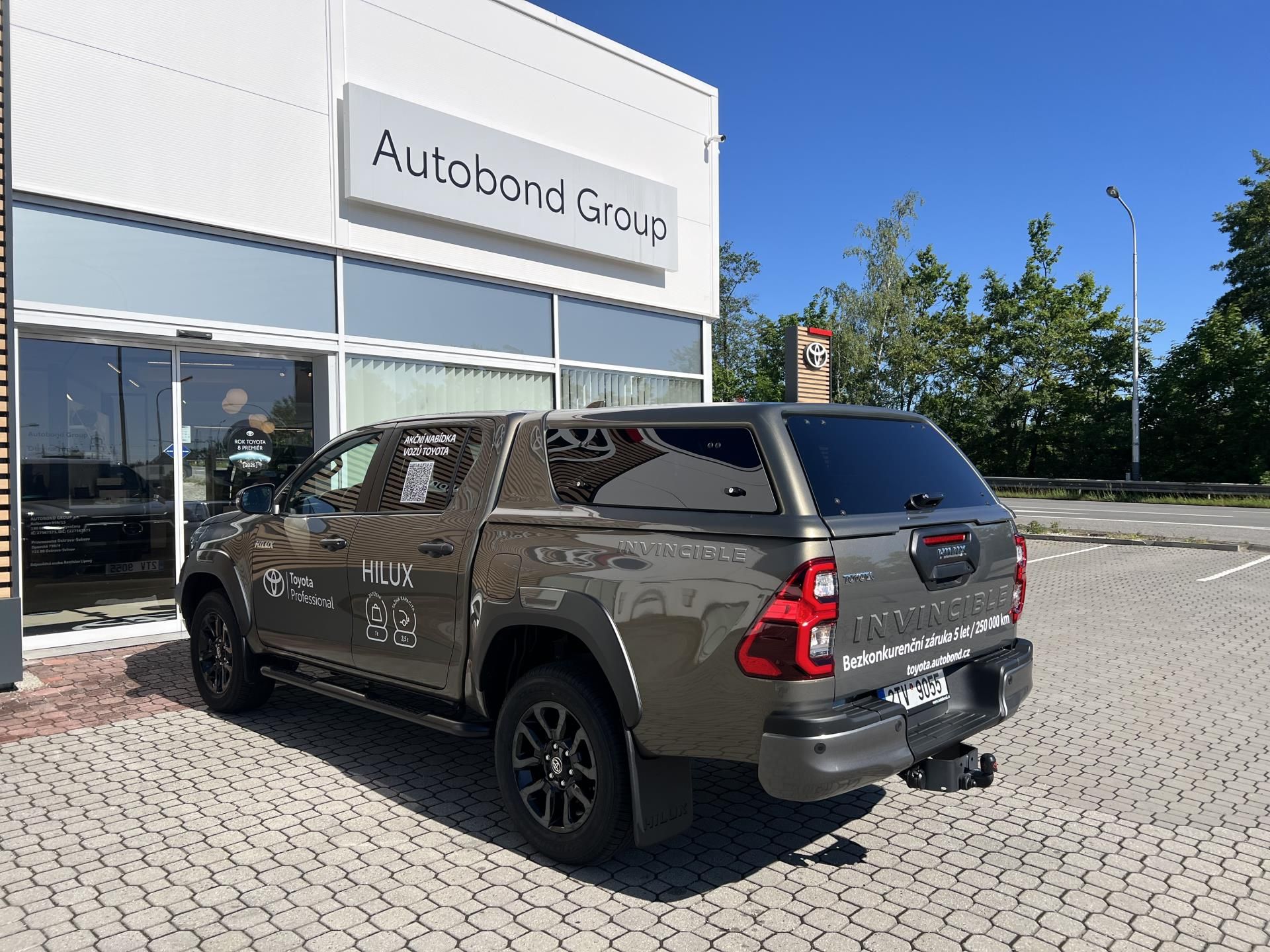 Toyota Hilux, 2.8D 6AT Invincible 4×4 + tažn - fotka 4