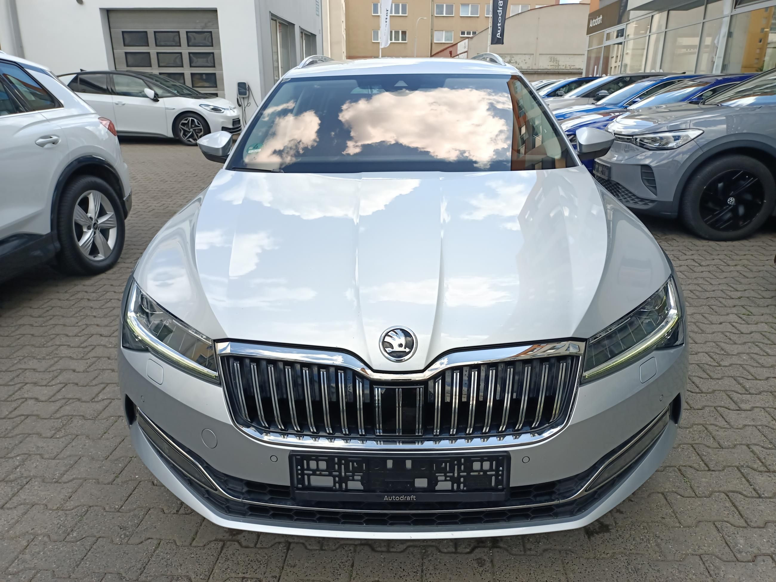 Škoda Superb, Style 2.0TDI 110kW DSG ALU 18" - fotka 2