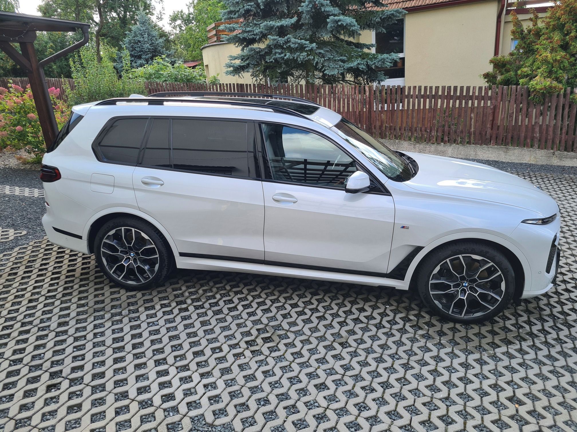 BMW X7, xDrive 40i, Masáže, HUD, R22 - fotka 2