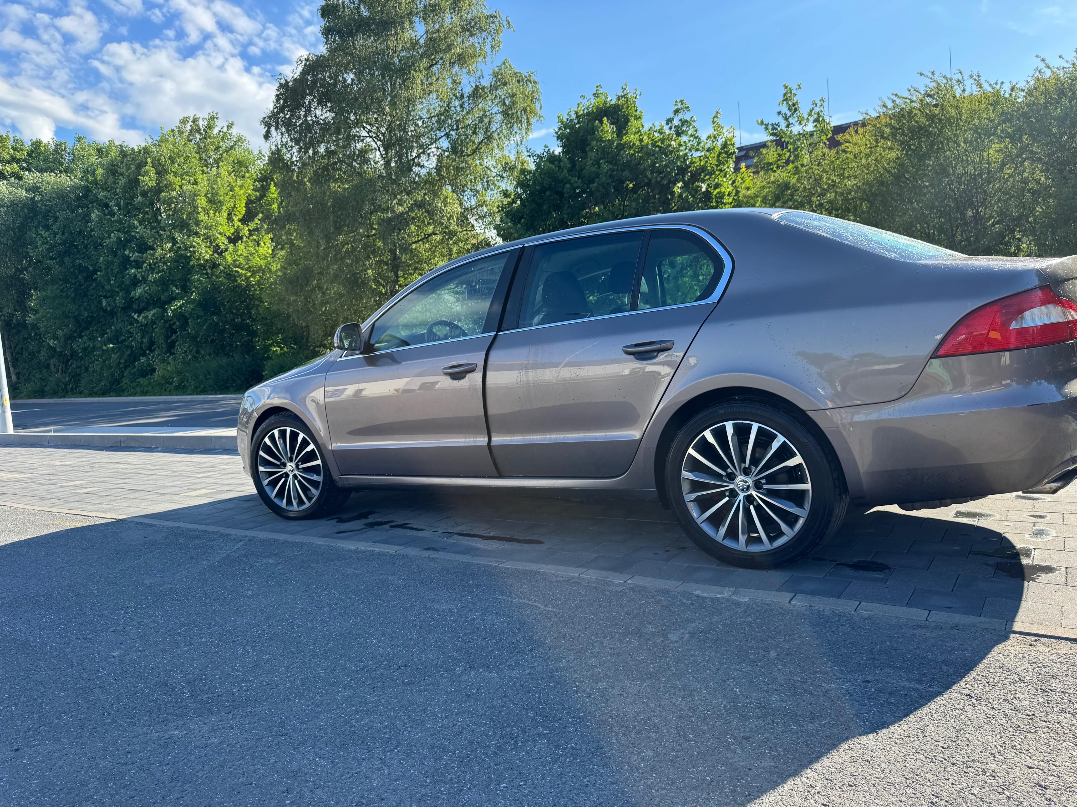 Škoda Superb, Škoda Superb II 2.0 TDI 103 kW - fotka 4