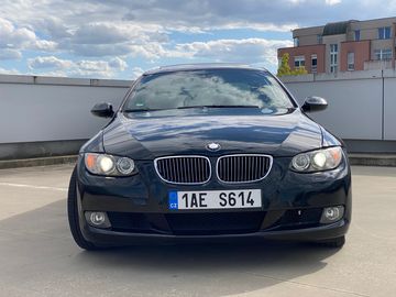 BMW E92 325i