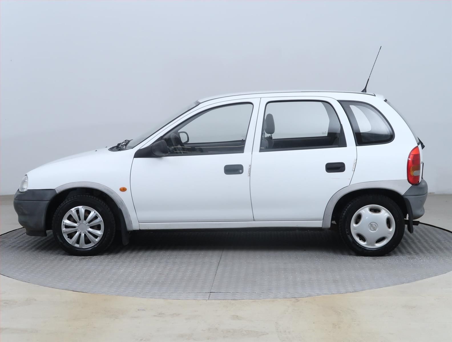 Opel Corsa, 1.2, zamluveno - fotka 3