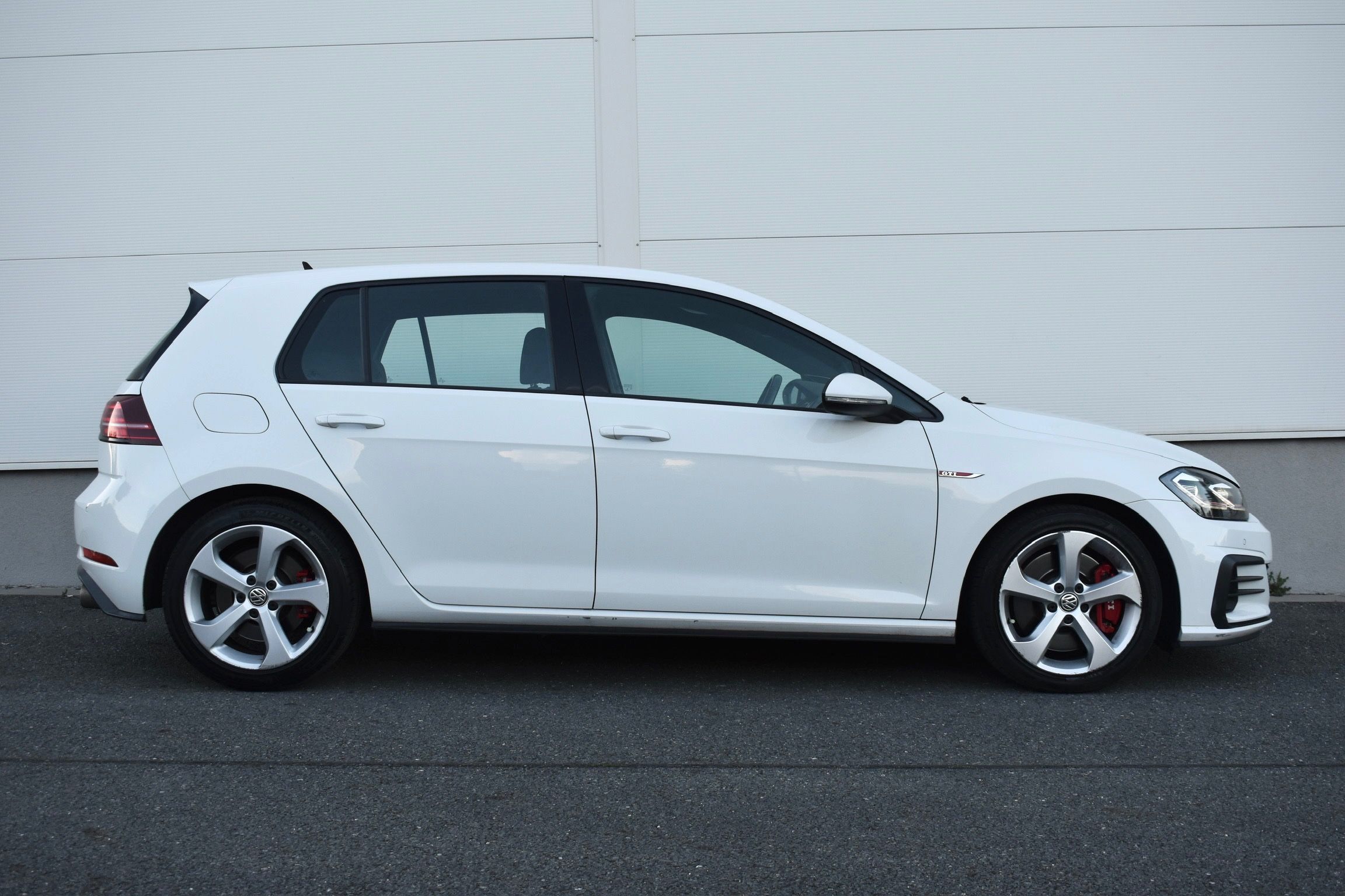 Volkswagen Golf, 7.5 GTI 2.0TSi/180KW/ACC/DPH - fotka 5