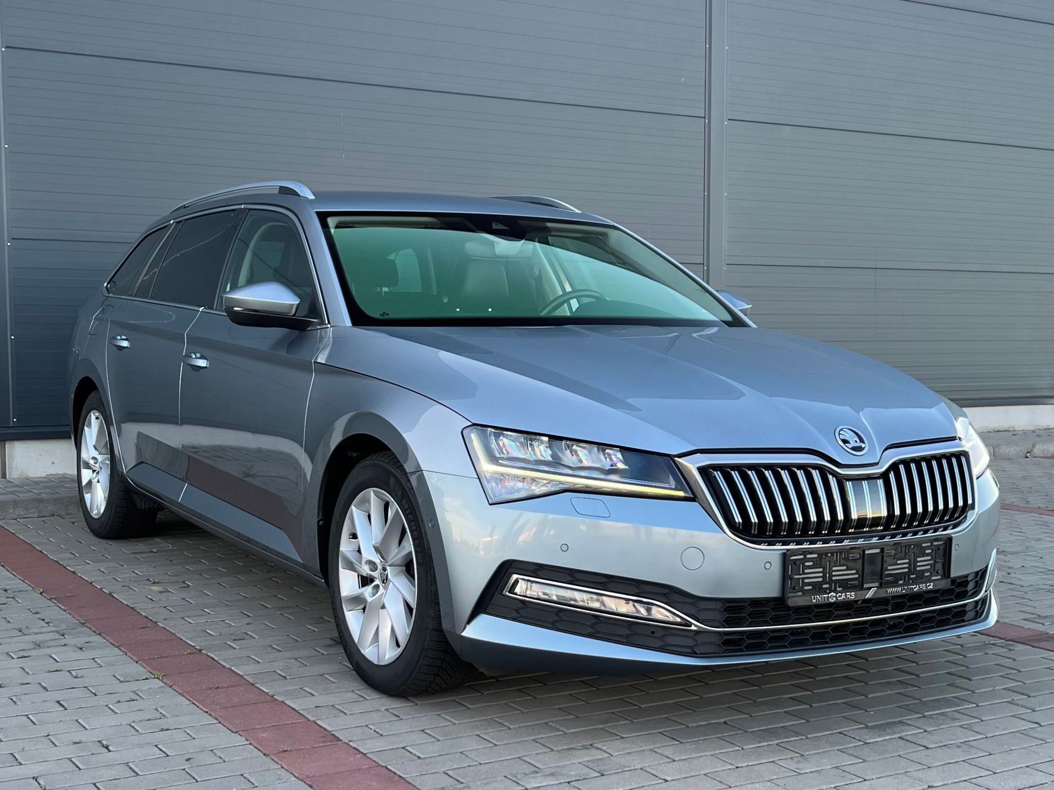 Škoda Superb, 2.0TDI-STYLE-P.KAMERA-EL.TAŽNÉ - fotka 3