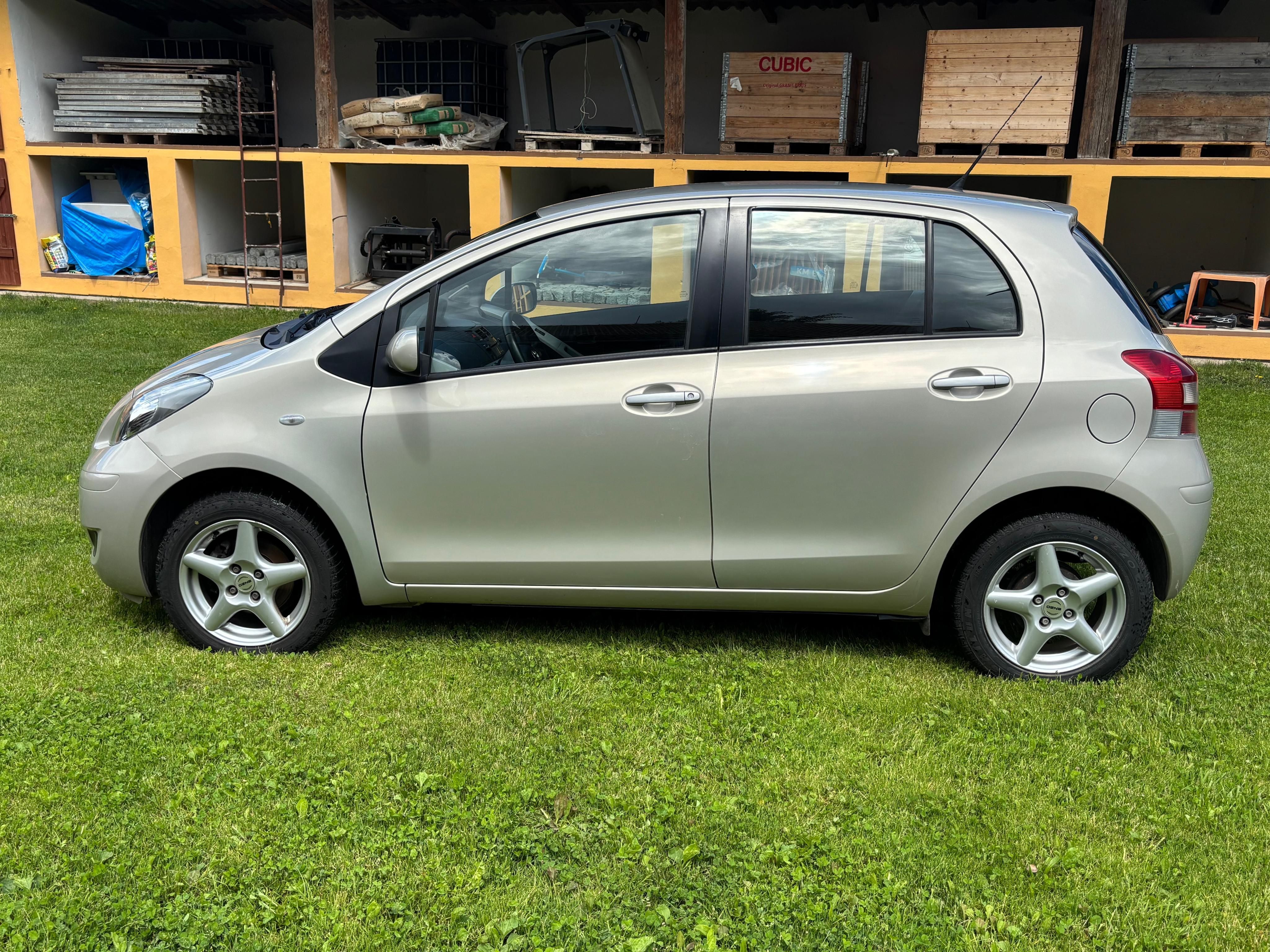 Toyota Yaris, r. 2010 - fotka 2