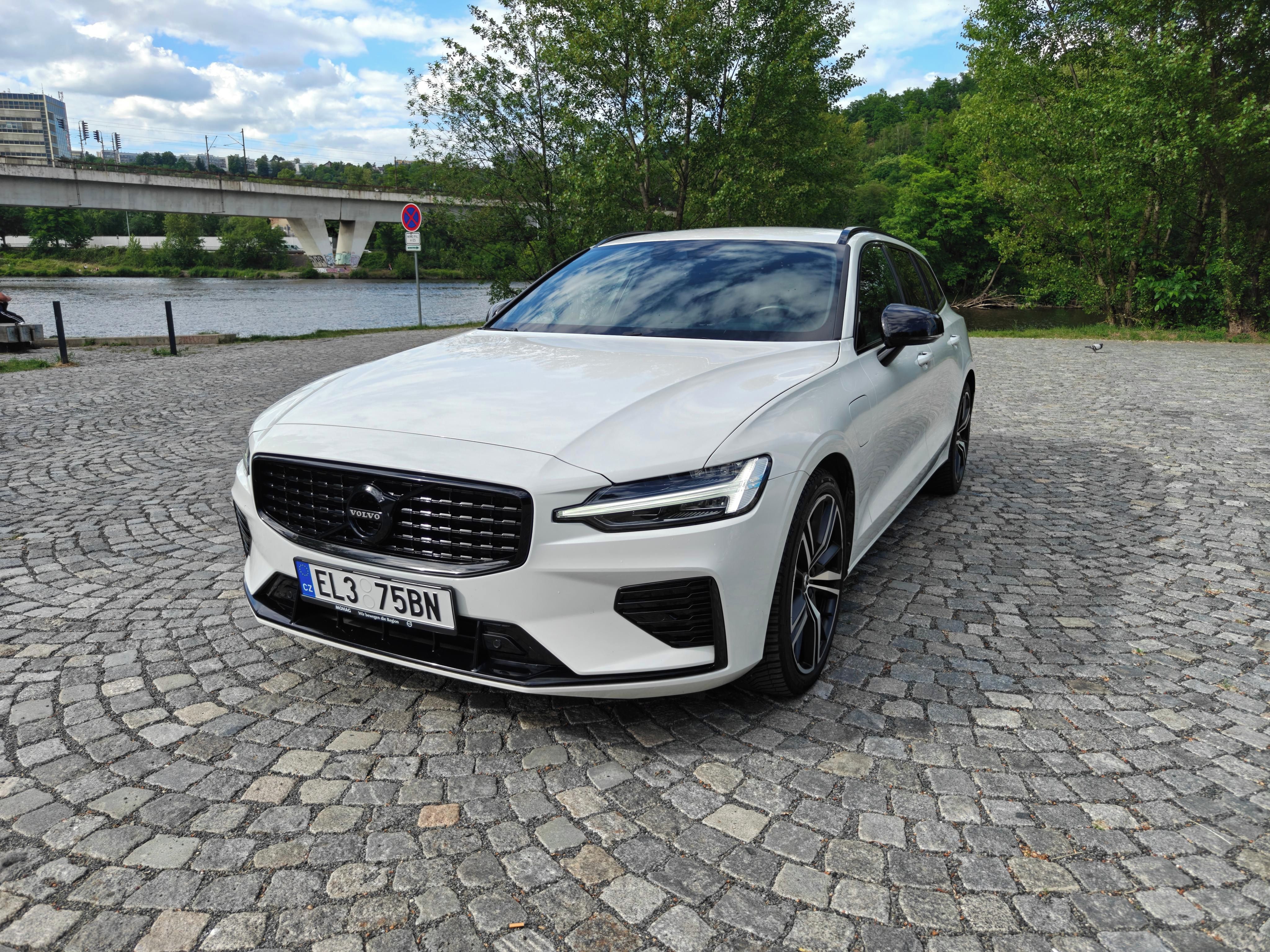 Volvo V60, RECHARGE T6, R-Design - fotka 3