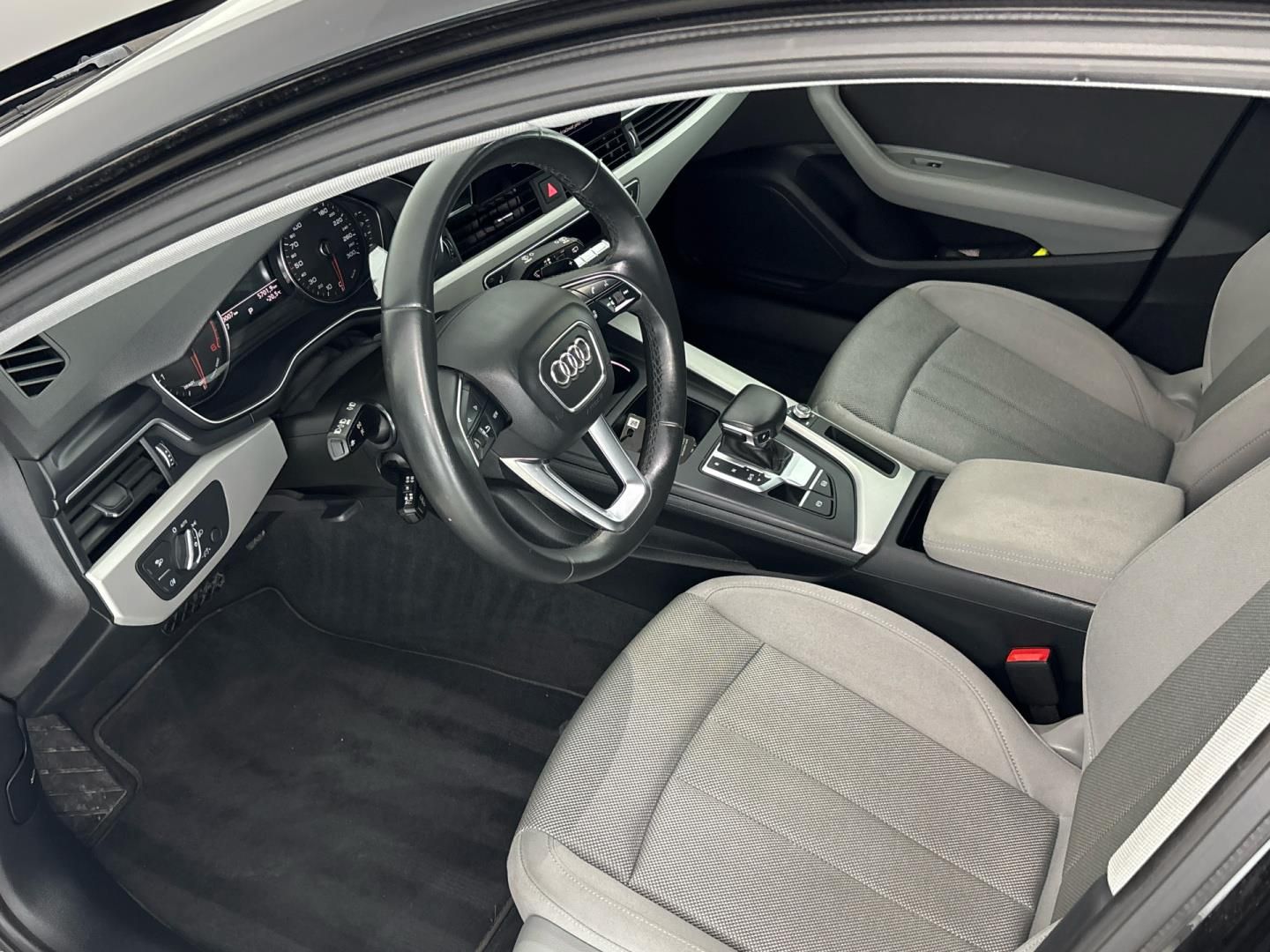 Audi A4 Avant, 2.0 TDI / 150 kW 40 - fotka 6