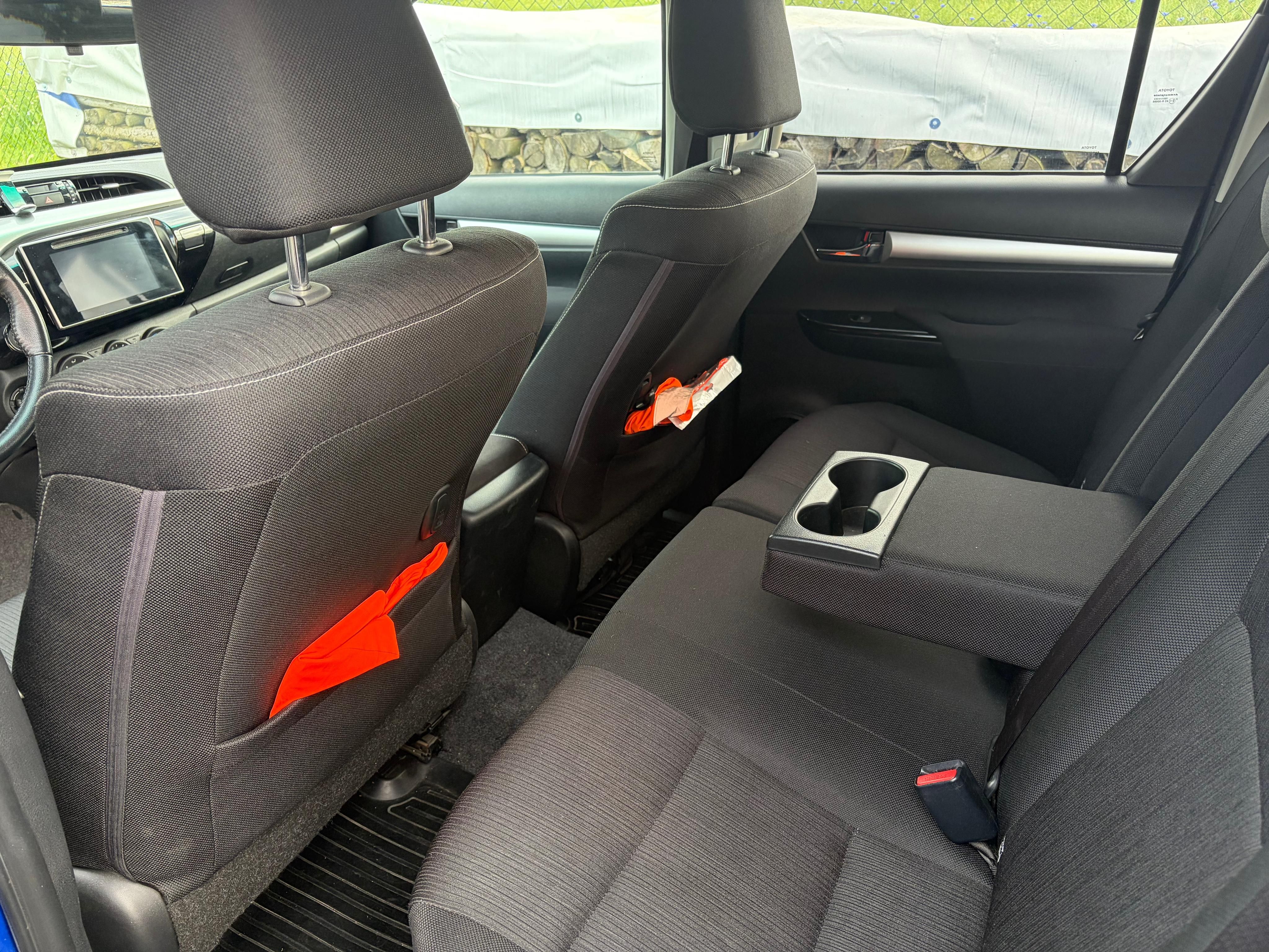Toyota Hilux, 2.4 D-4D 4x4 - 60 000km - fotka 6