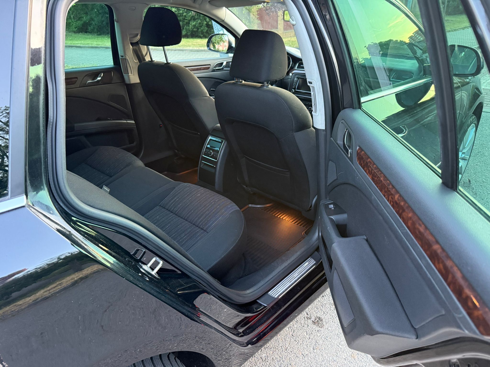 Škoda Superb, 2.0tdi 125kw dsg 4x4 výbava - fotka 6