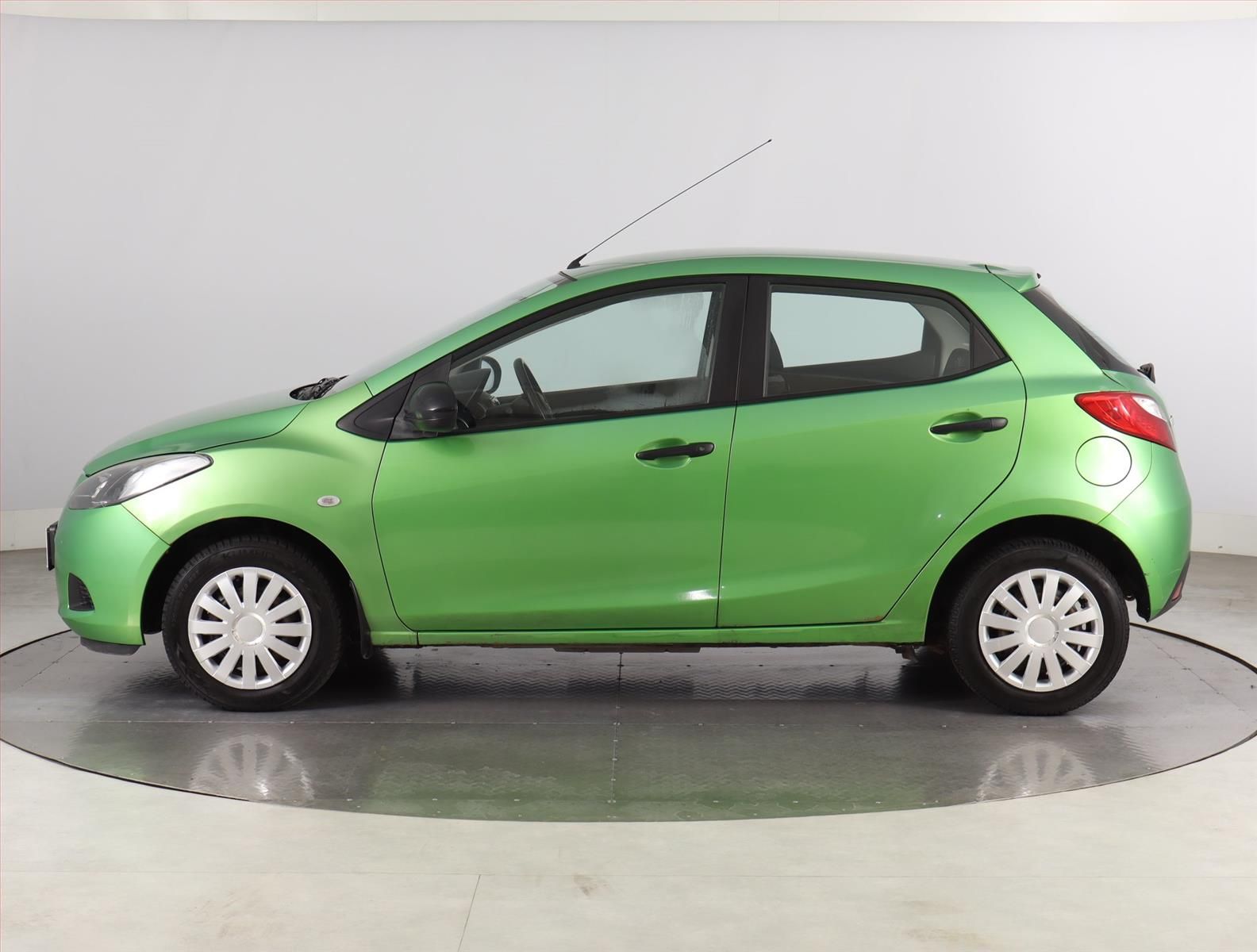 Mazda 2, 1.3 i, zamluveno - fotka 3