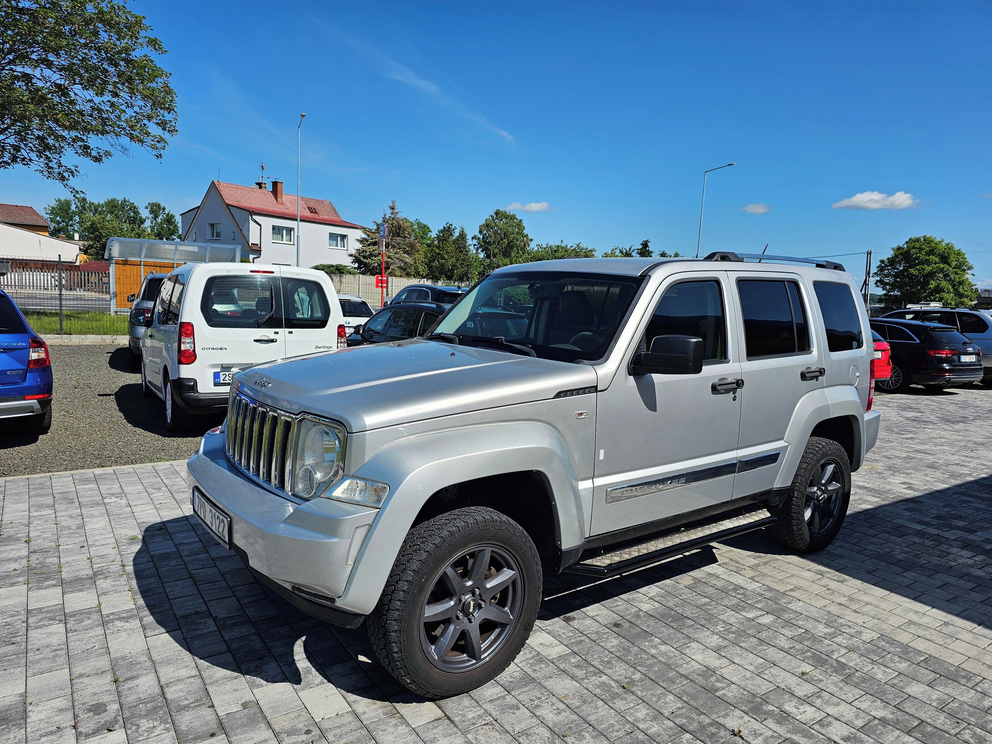 Jeep Cherokee, 2.8 CRD,nezávislé top.tažné za - fotka 5