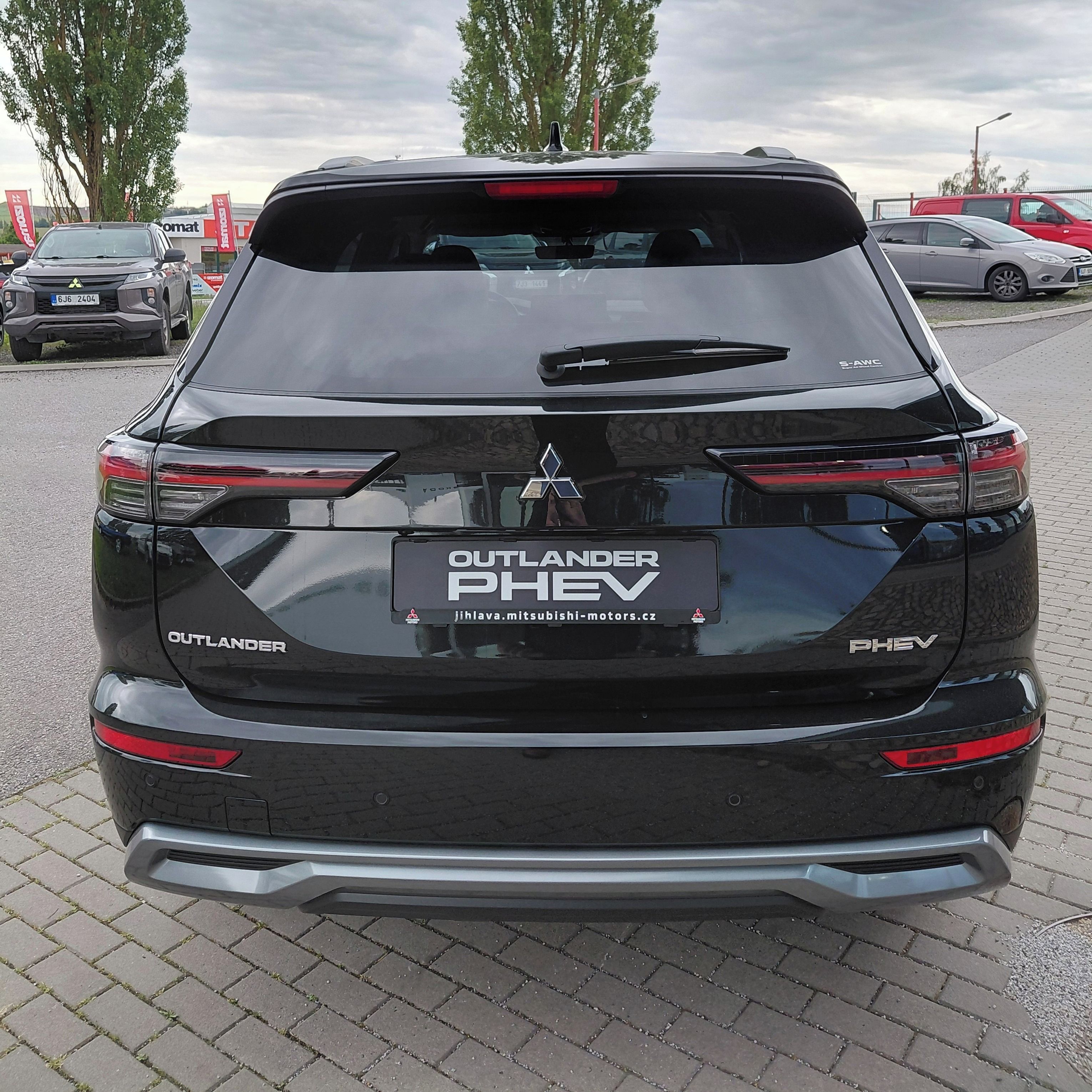 Mitsubishi Outlander, 2.4 PHEV INTENSE 4x4 BONUS - fotka 6