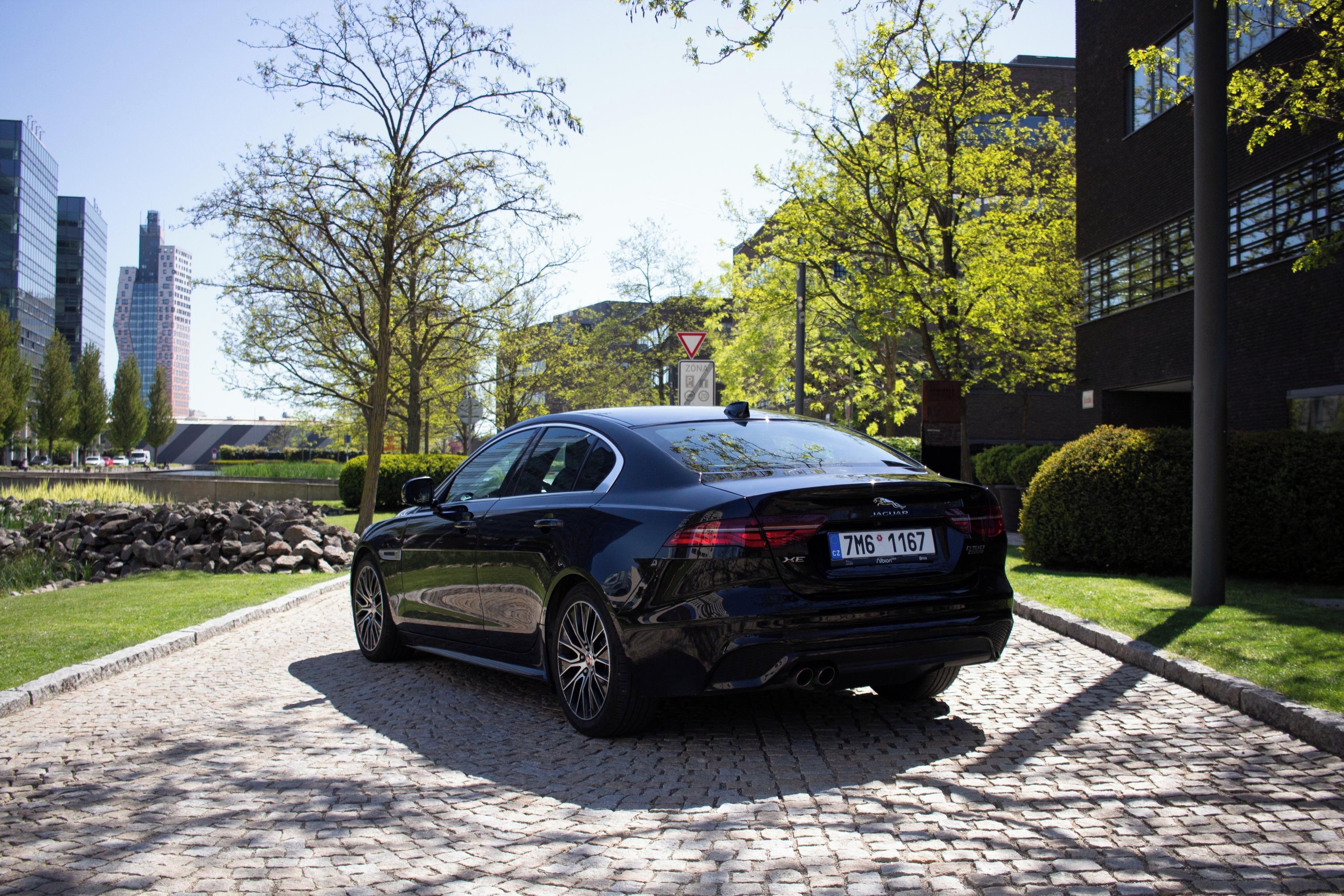 Jaguar XE, D180 R-Dynamic S s DPH - fotka 3