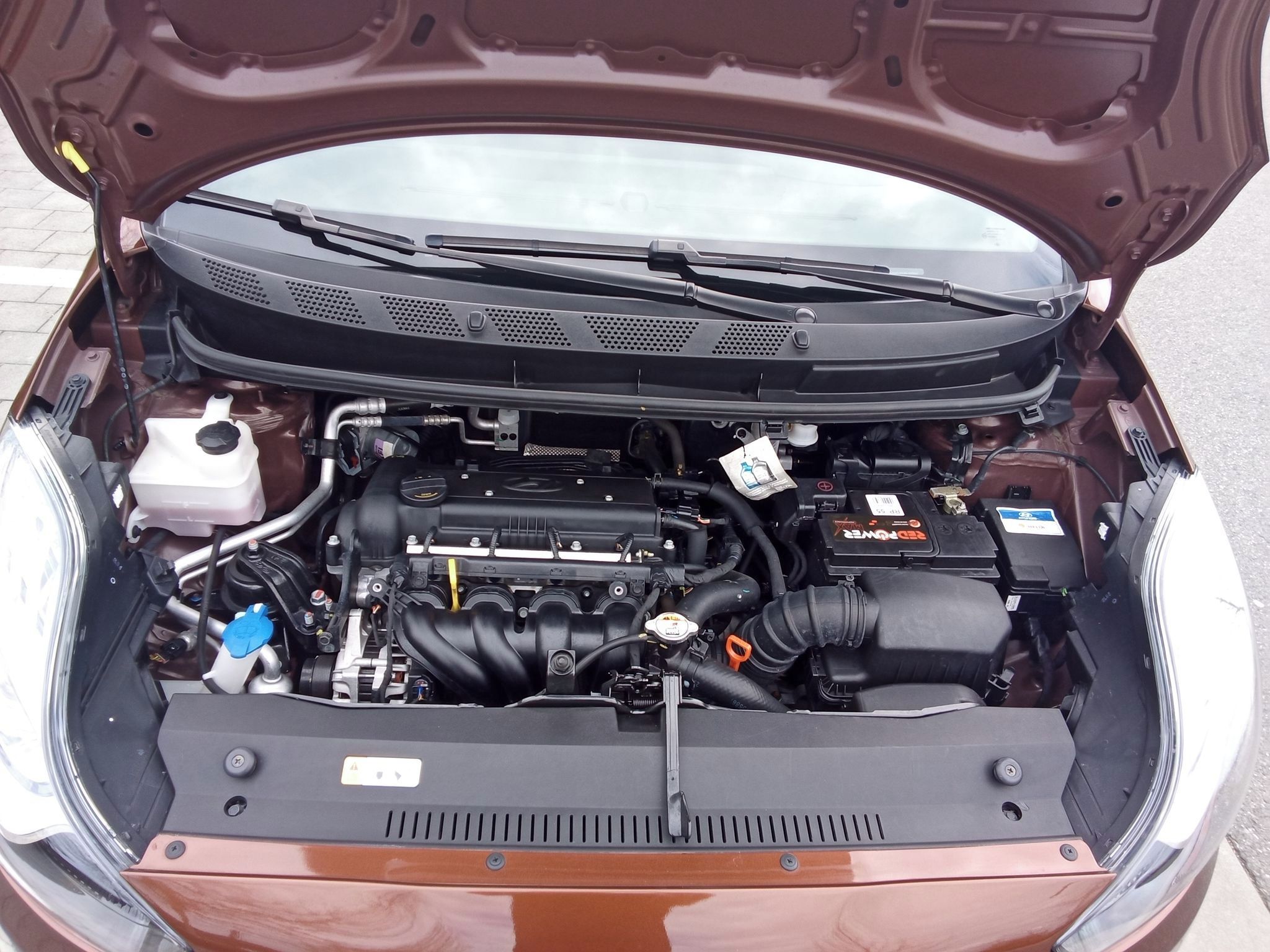 Hyundai ix20, max. výbava Style + automat - fotka 6
