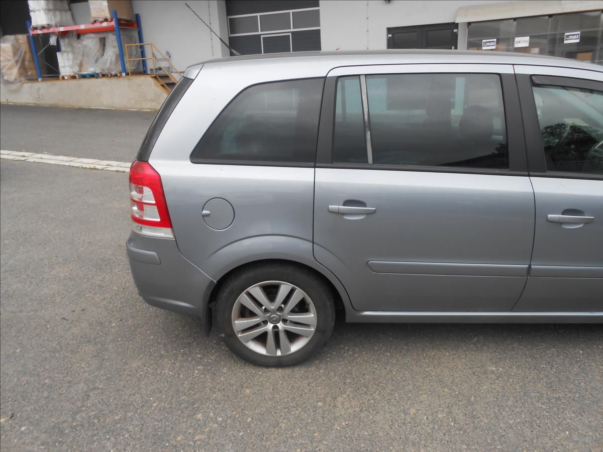 Opel Zafira, 1,6 i 85Kw - fotka 5