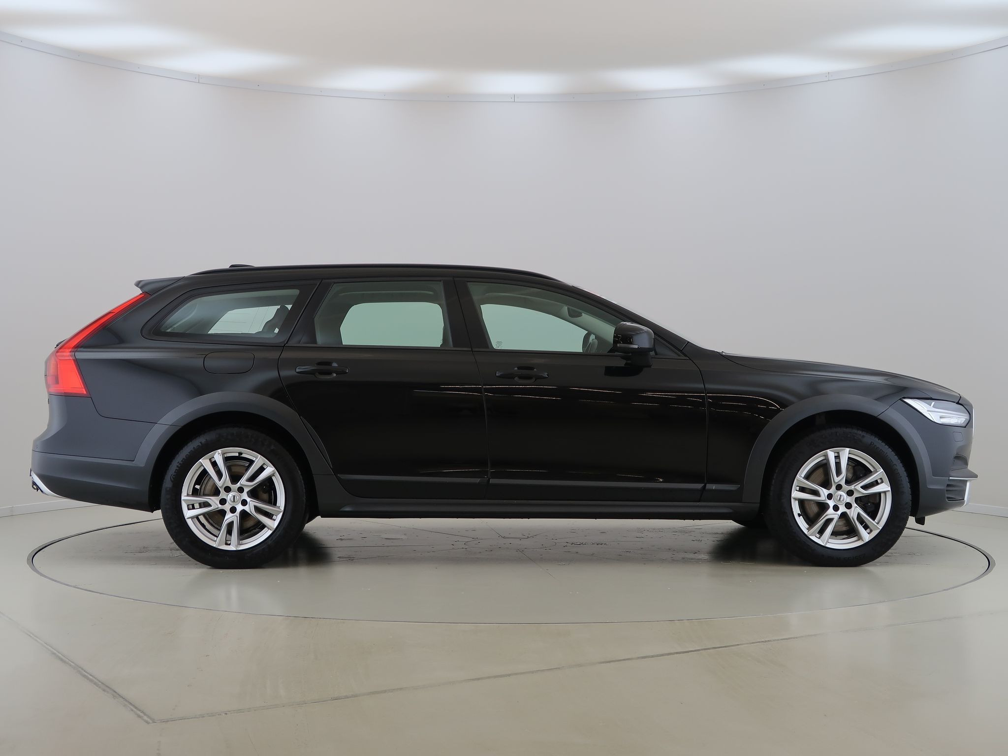 Volvo V90, 2.0D4,140kW,4x4,AT - fotka 4
