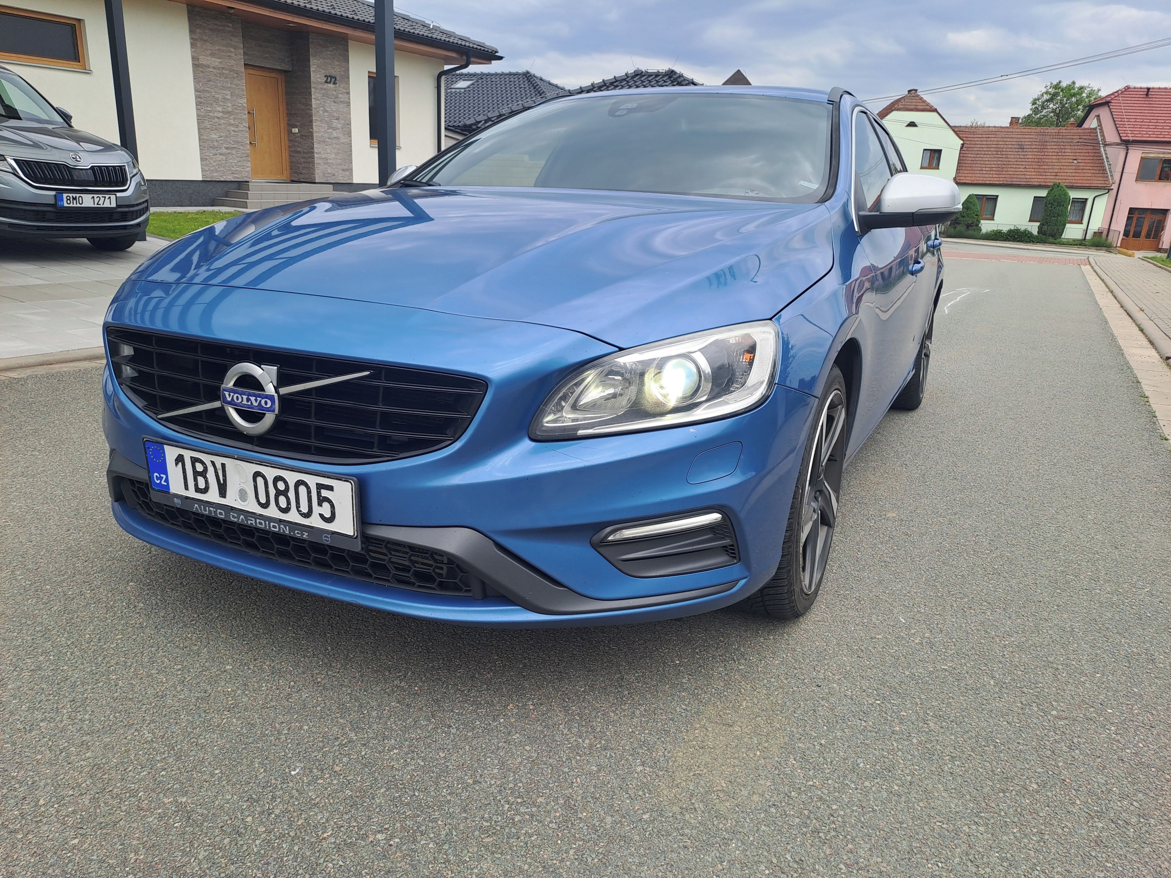 Volvo V60, 147KW,R-DESIGN,POLESTAR! - fotka 3