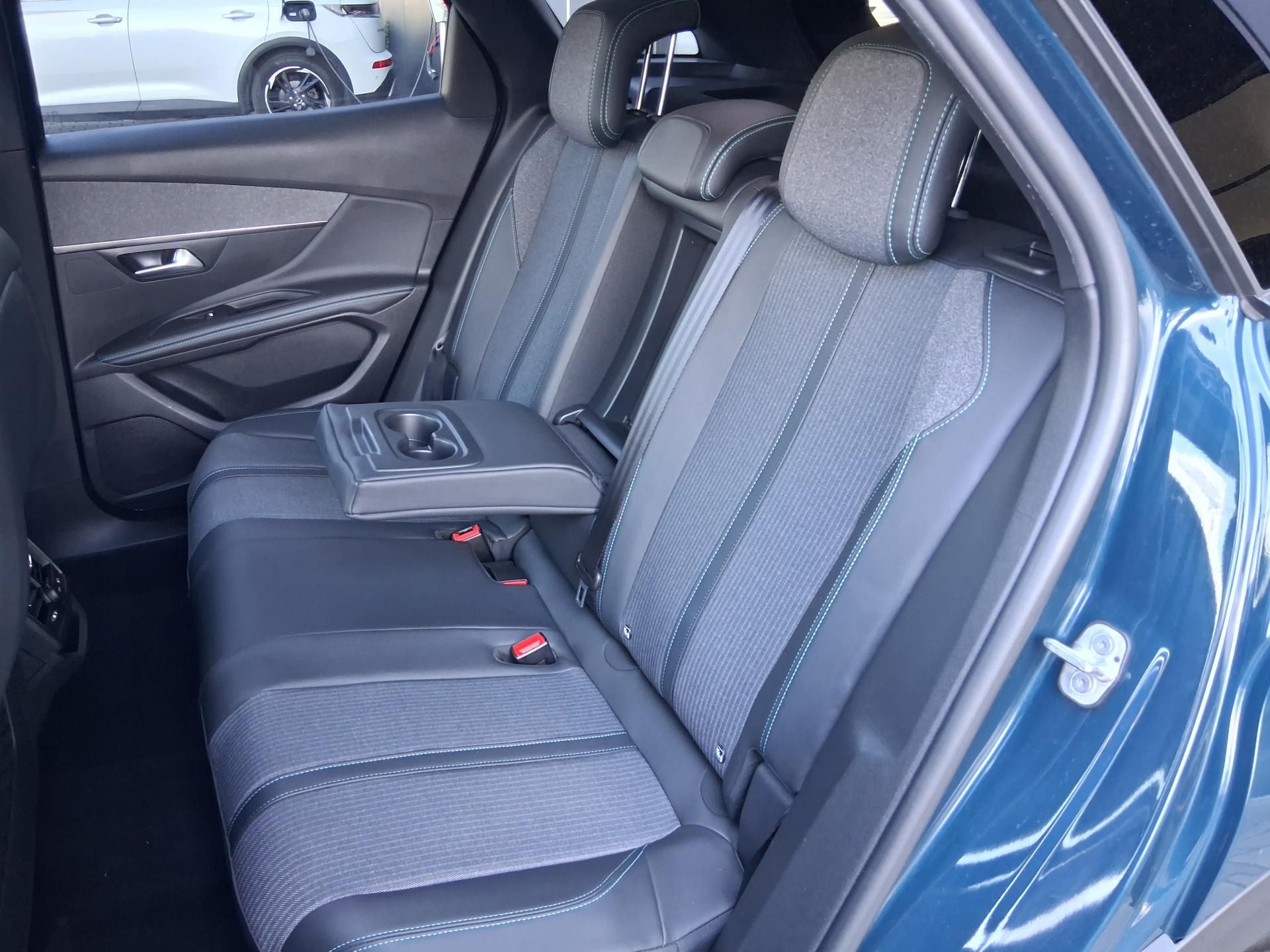 Peugeot 3008, ALLURE PACK 1.2 PT 96 kW - fotka 5