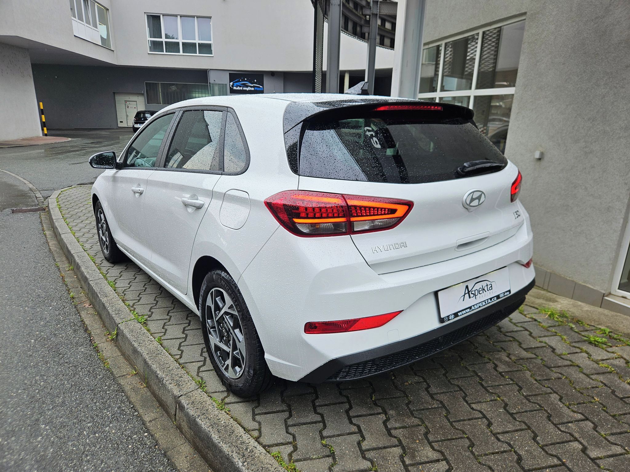 Hyundai i30, 1.5i Family, serv.kn., 1.maj. - fotka 3