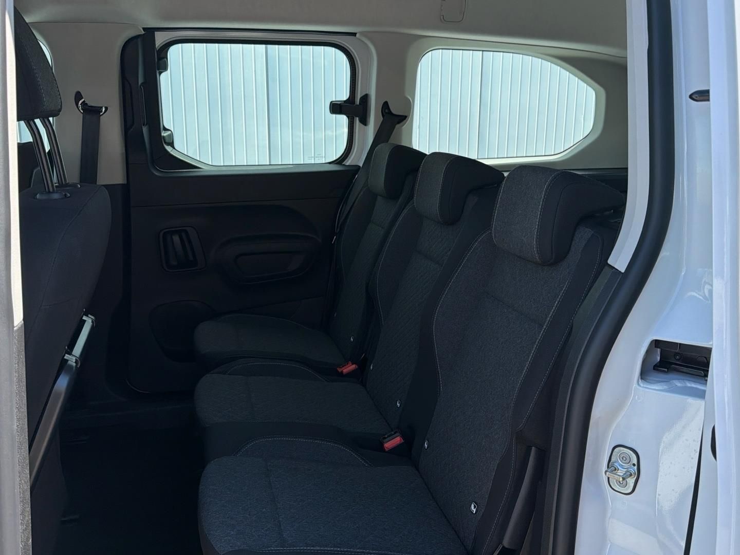 Opel Combo, 1.5CDTI 130k 96kW Edition Plus - fotka 6