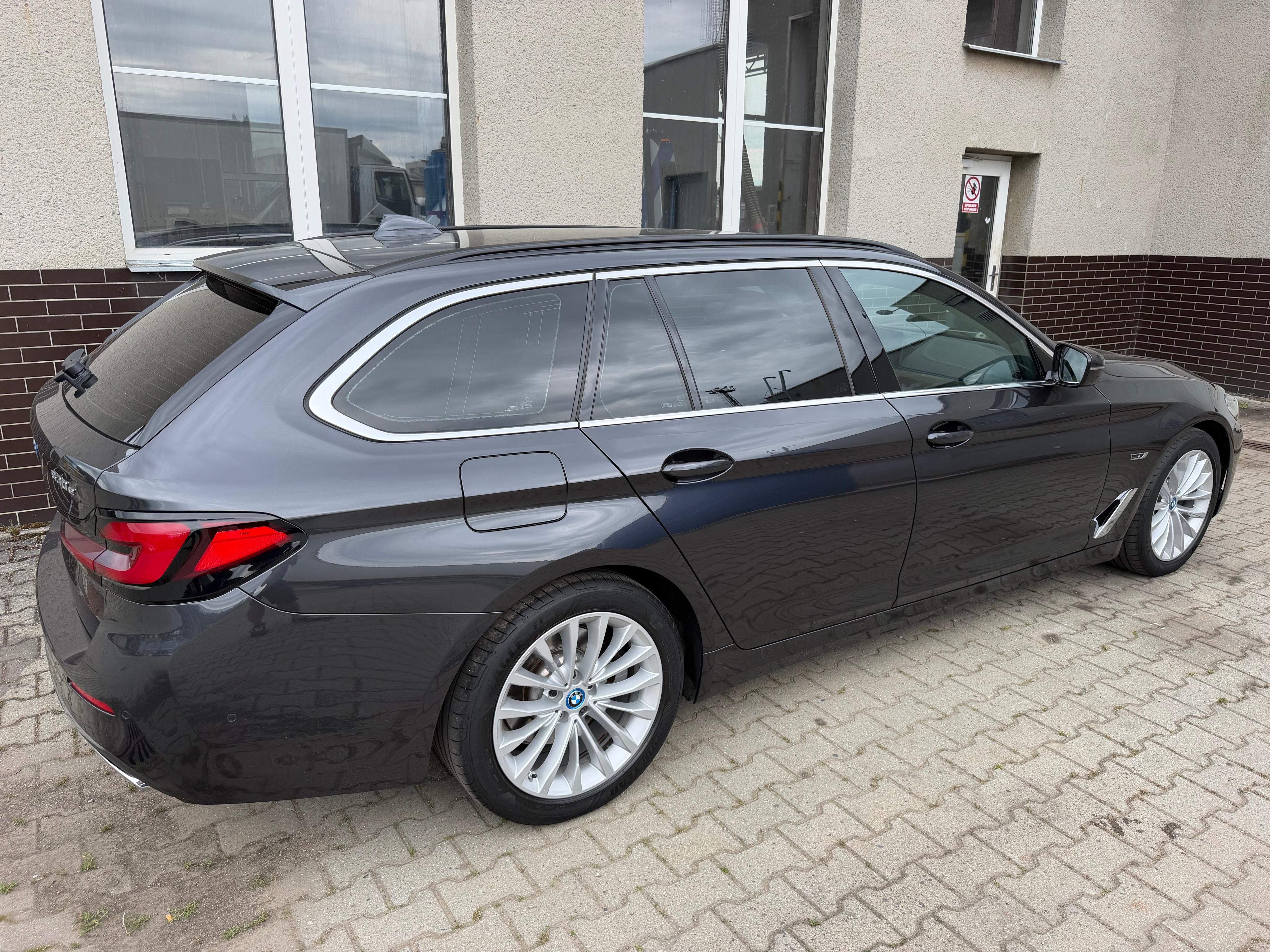 BMW Řada 5, 530e xDrive - fotka 6
