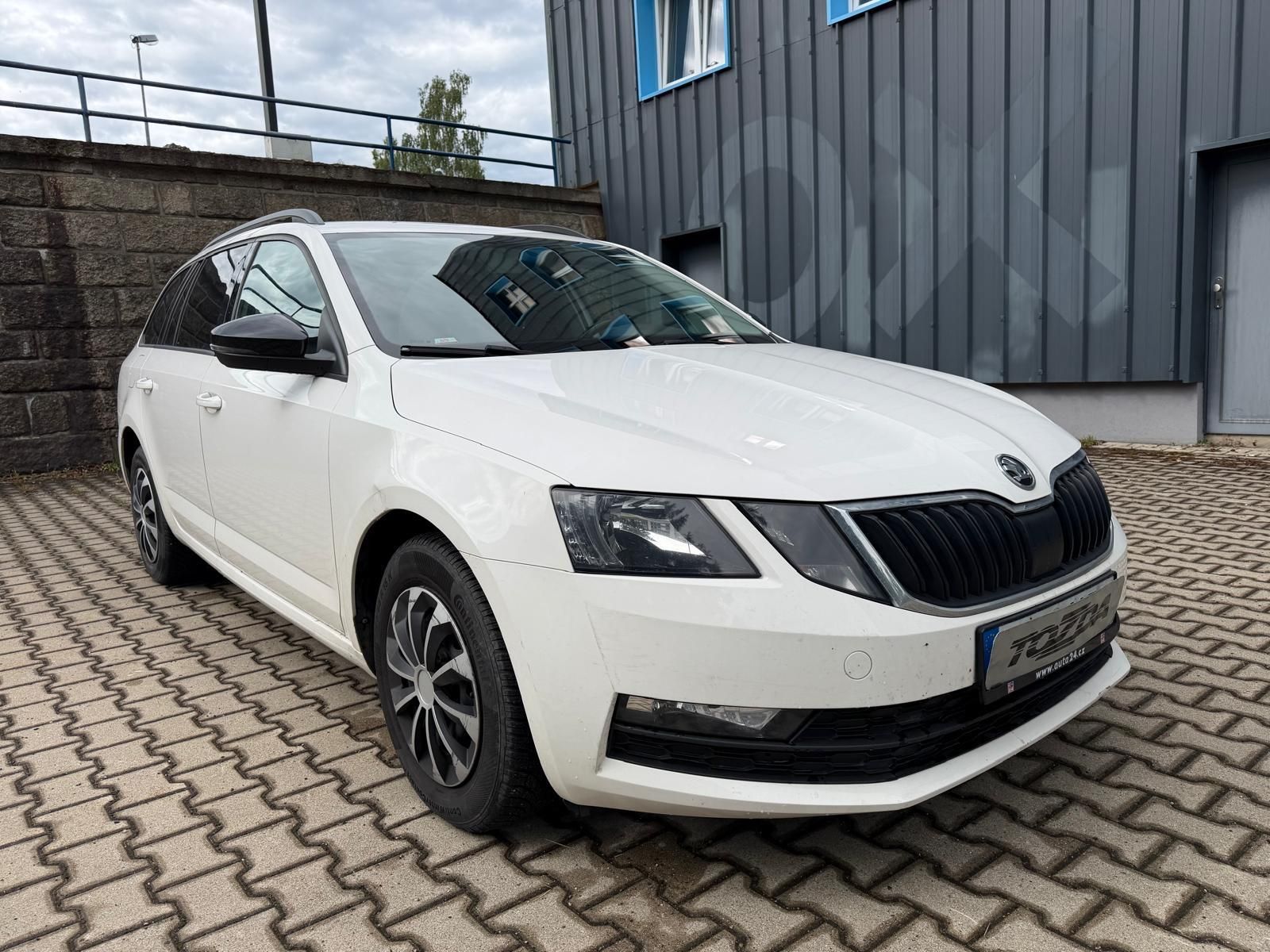 Škoda Octavia, 1,6 TDI Ambition Combi - fotka 6