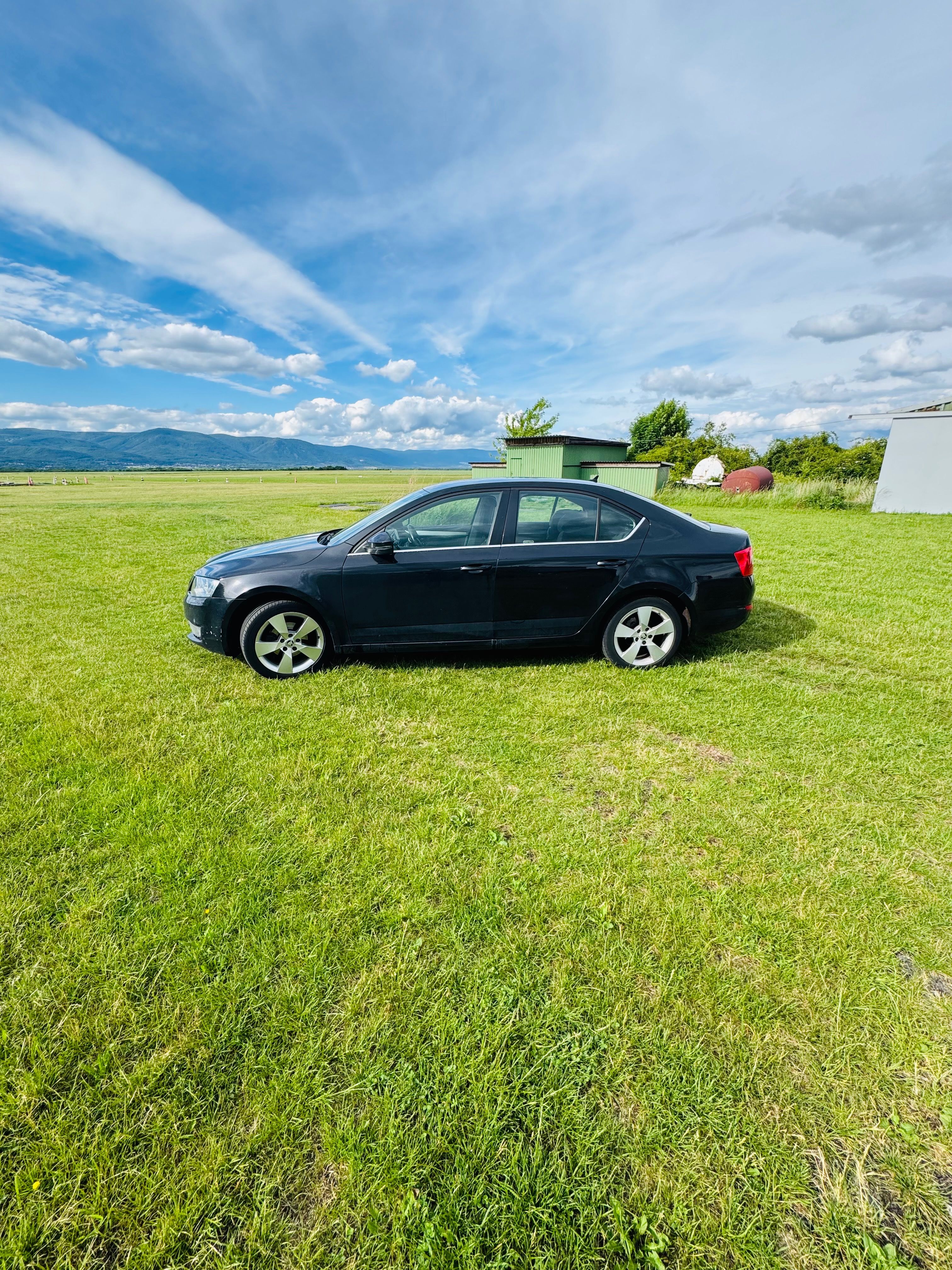 Škoda Octavia, 1.6 TDI - Servisováno - fotka 2