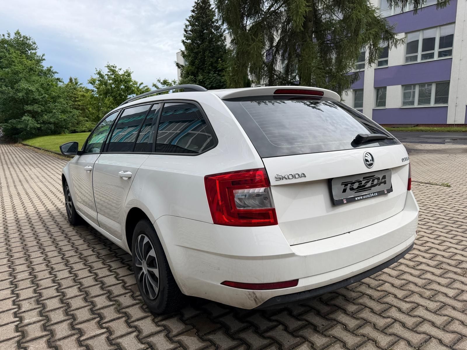 Škoda Octavia, 1,6 TDI Ambition Combi - fotka 2