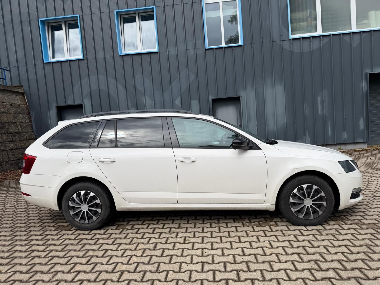 Škoda Octavia, 1,6 TDI Ambition Combi - fotka 5