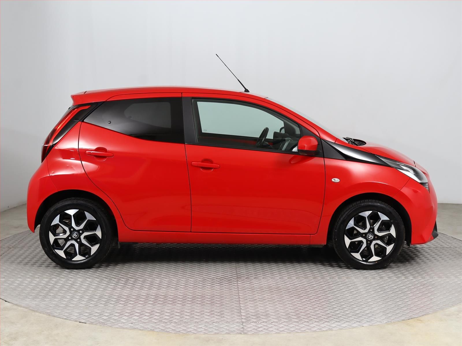Toyota Aygo, 1.0 VVT-i, ČR,1.maj - fotka 6