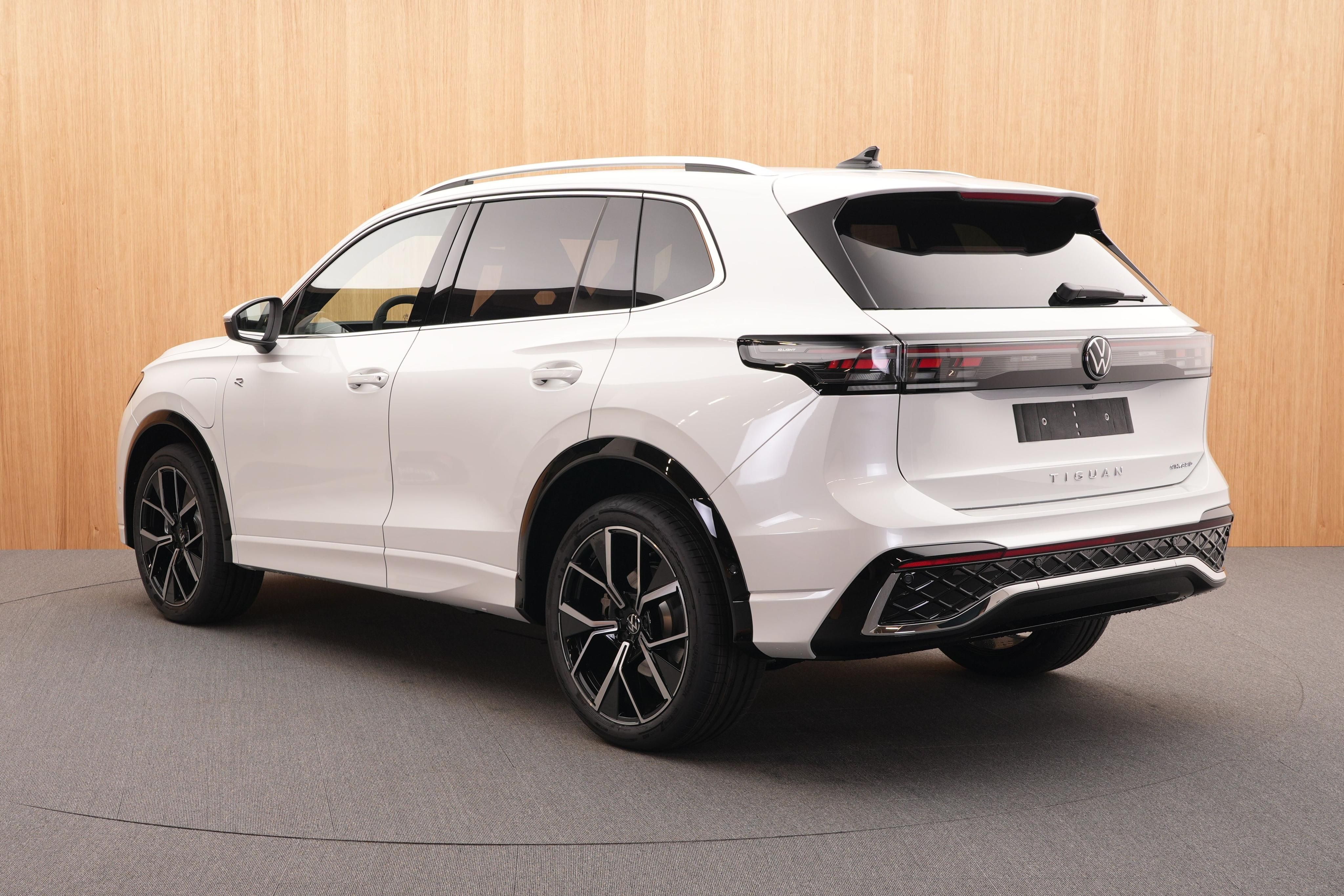 Volkswagen Tiguan, R-Line People Hybrid DSG - fotka 3