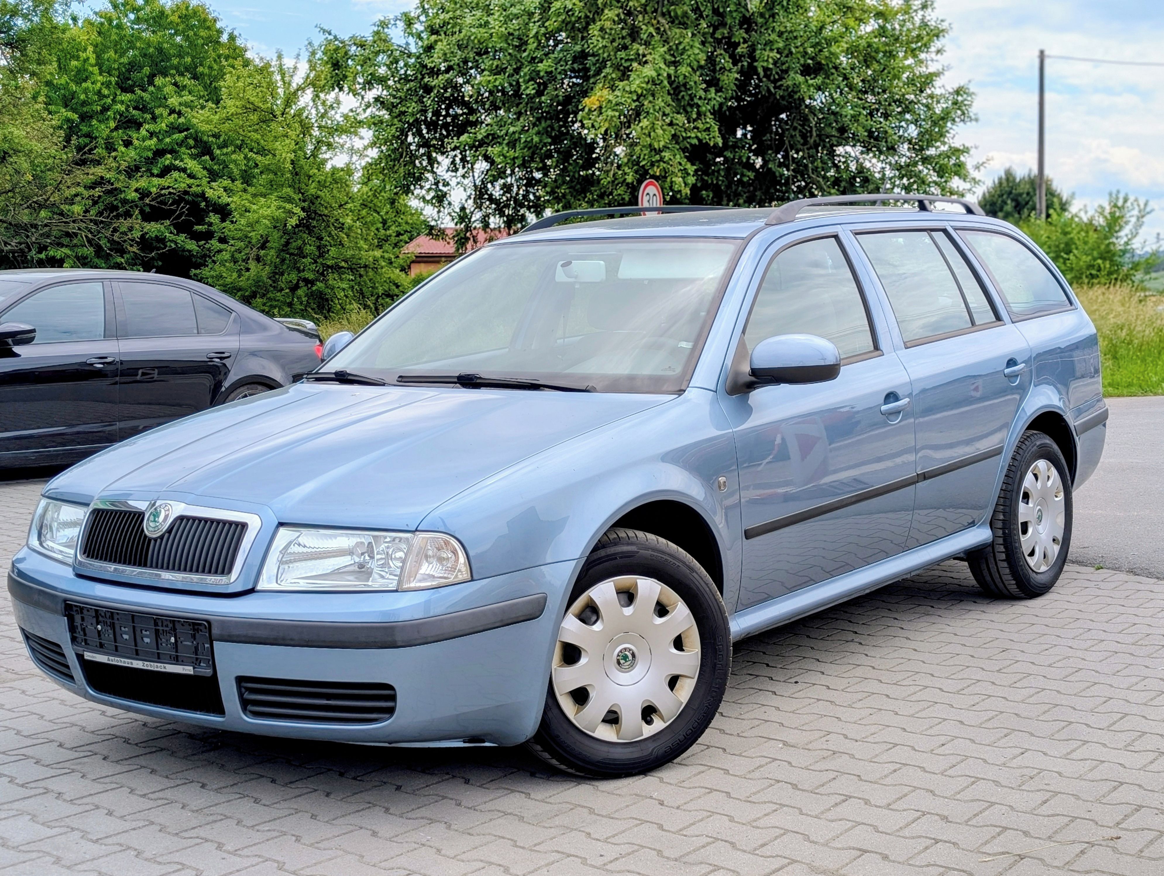 Škoda Octavia, I COMBI 1.6i 75kW TOUR 1.MAJ. - fotka 2