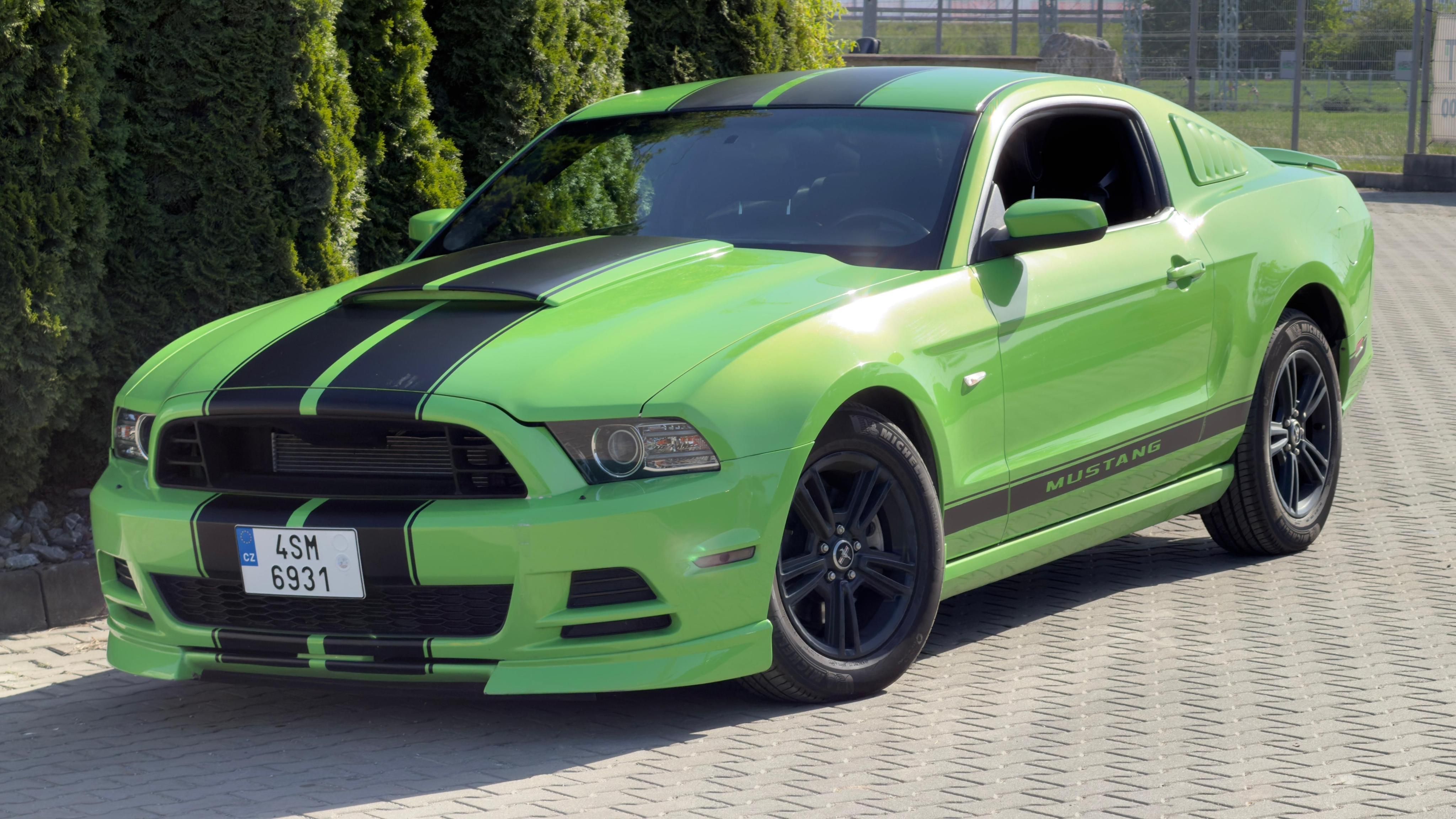 Ford Mustang, 3.7L Automatic - fotka 2