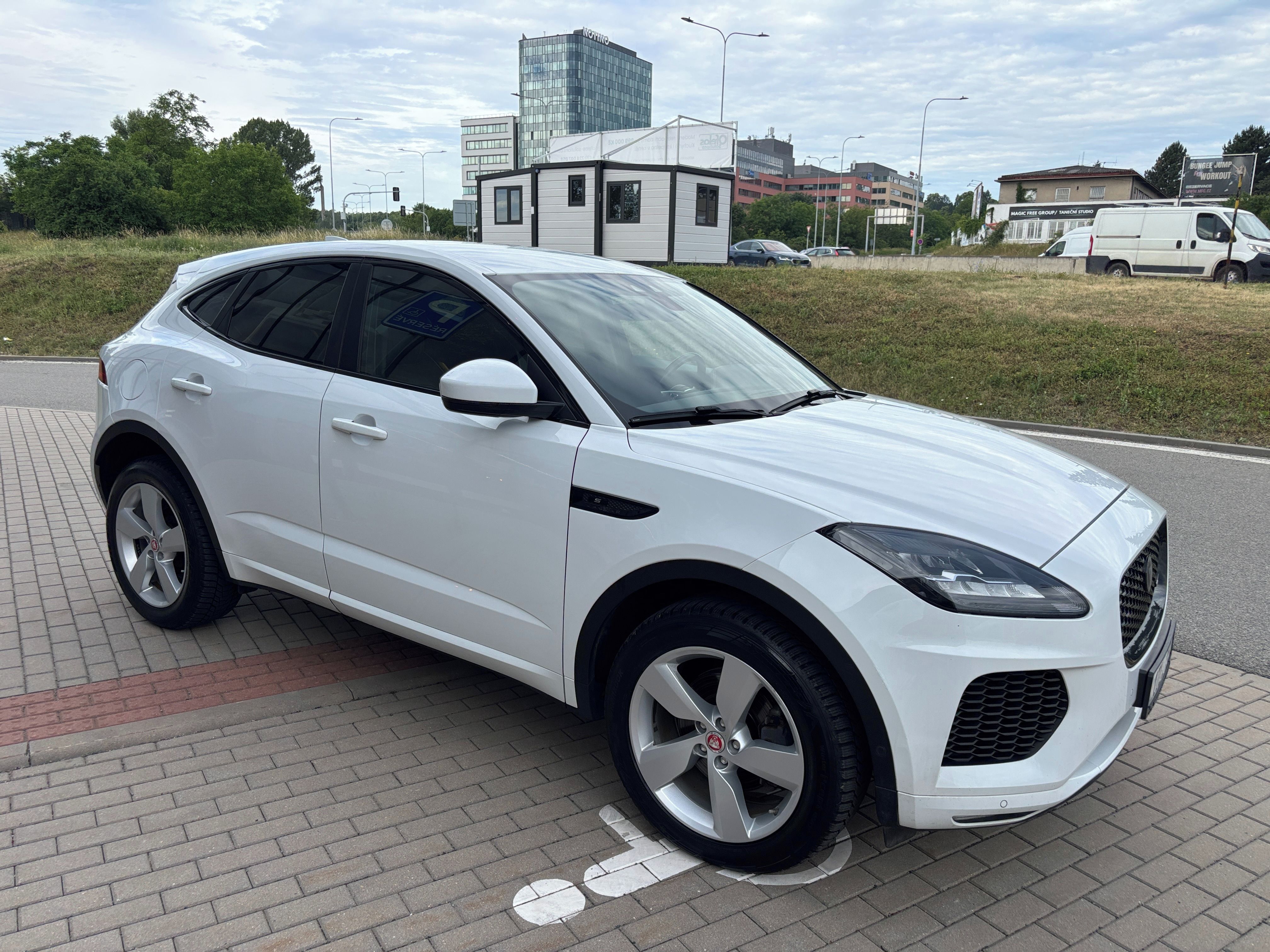 Jaguar E-Pace, 2.0D180 R-Dynamic S 4WD AT ČR - fotka 5