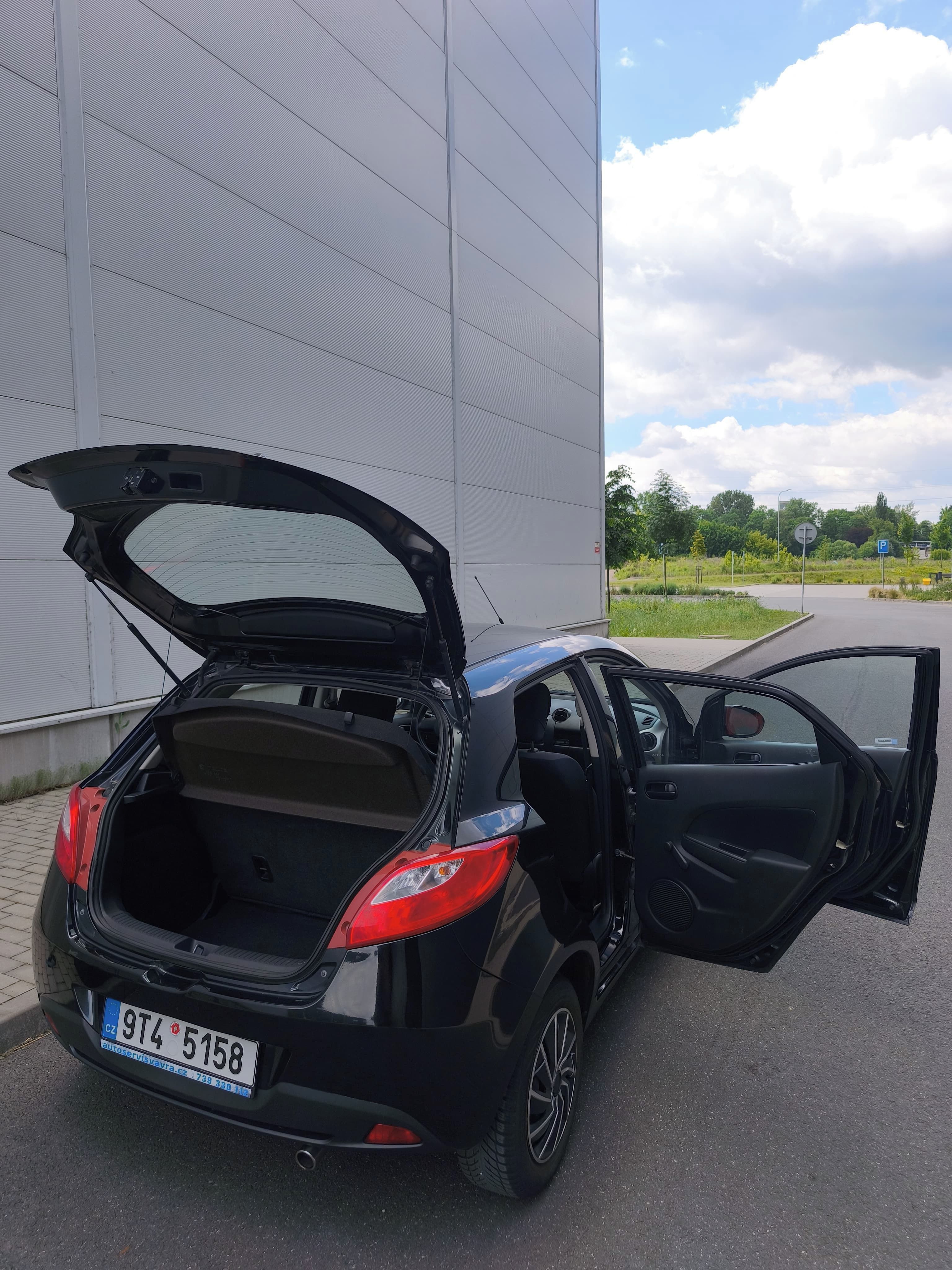 Mazda 2, Mazda 2 1.3 i (2009) – 181 000 - fotka 4