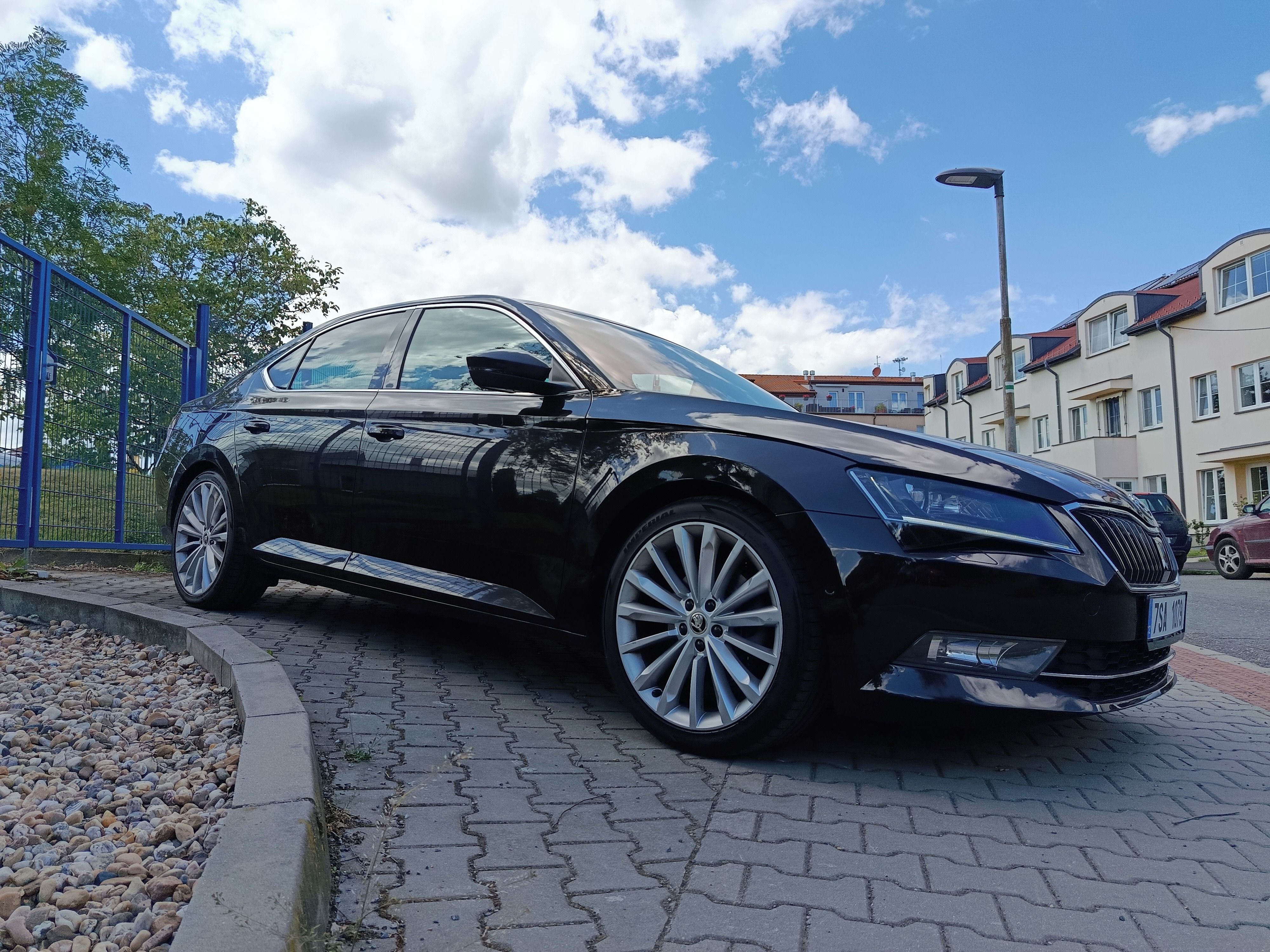 Škoda Superb, 1.4 TSi DSG benzín automat - fotka 4