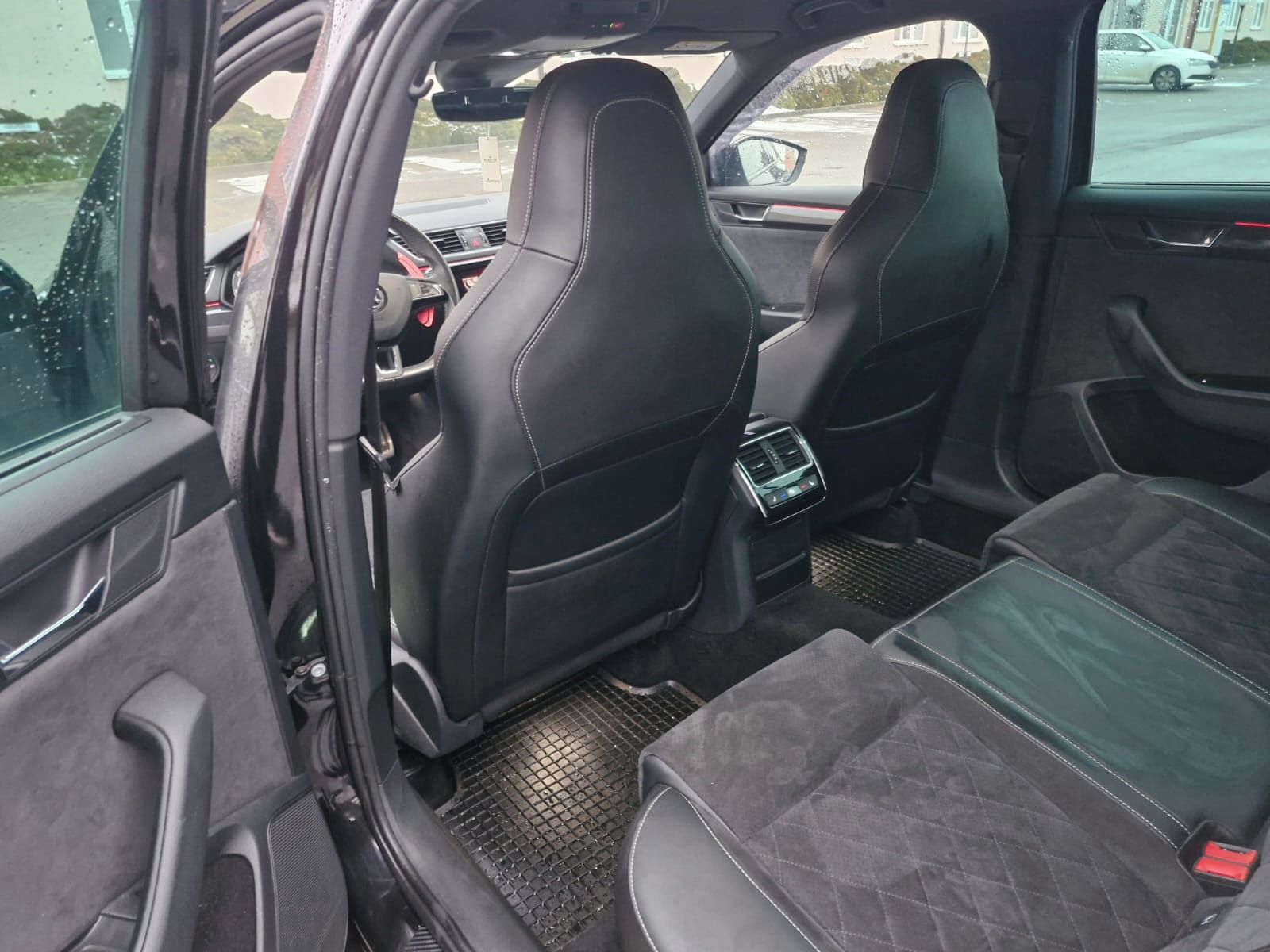 Škoda Superb, 1,9 TDI automat, 4x4,sportline - fotka 3