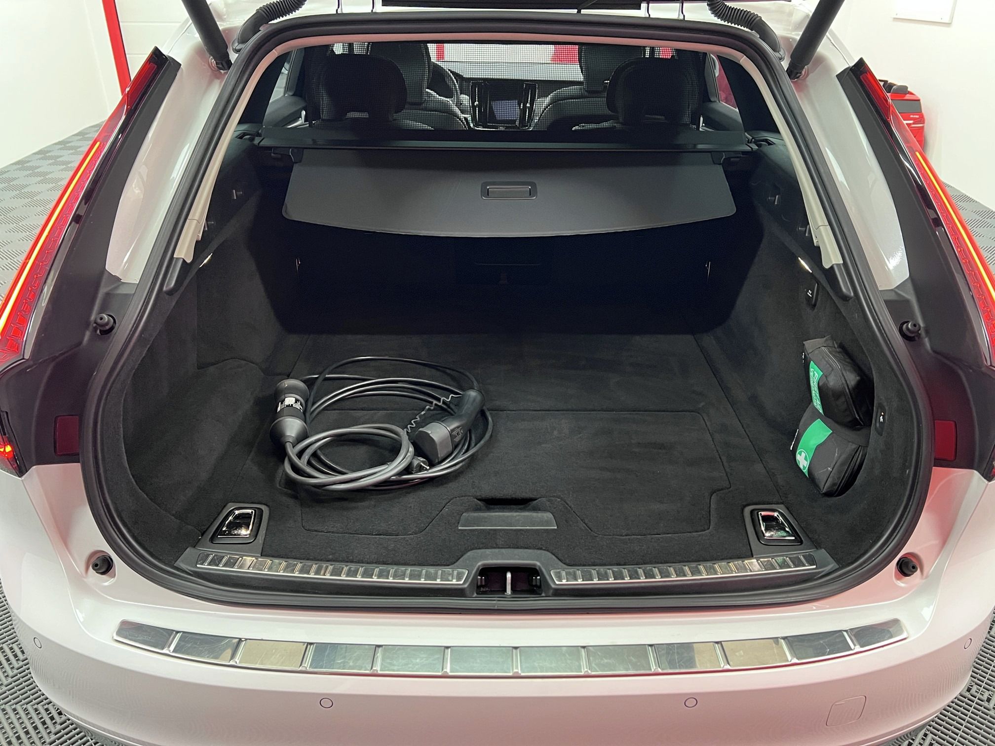 Volvo V90, T6 Recharge AWD Facelift - fotka 6