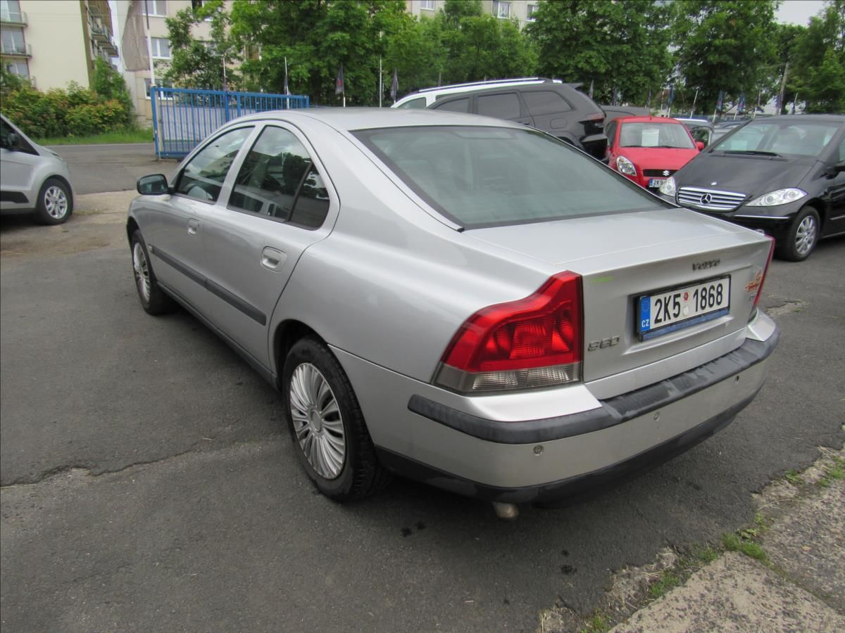 Volvo S60, 2,4 D5 120kW Automat - fotka 4