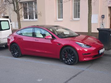 Tesla 3 Performance 2.majitel