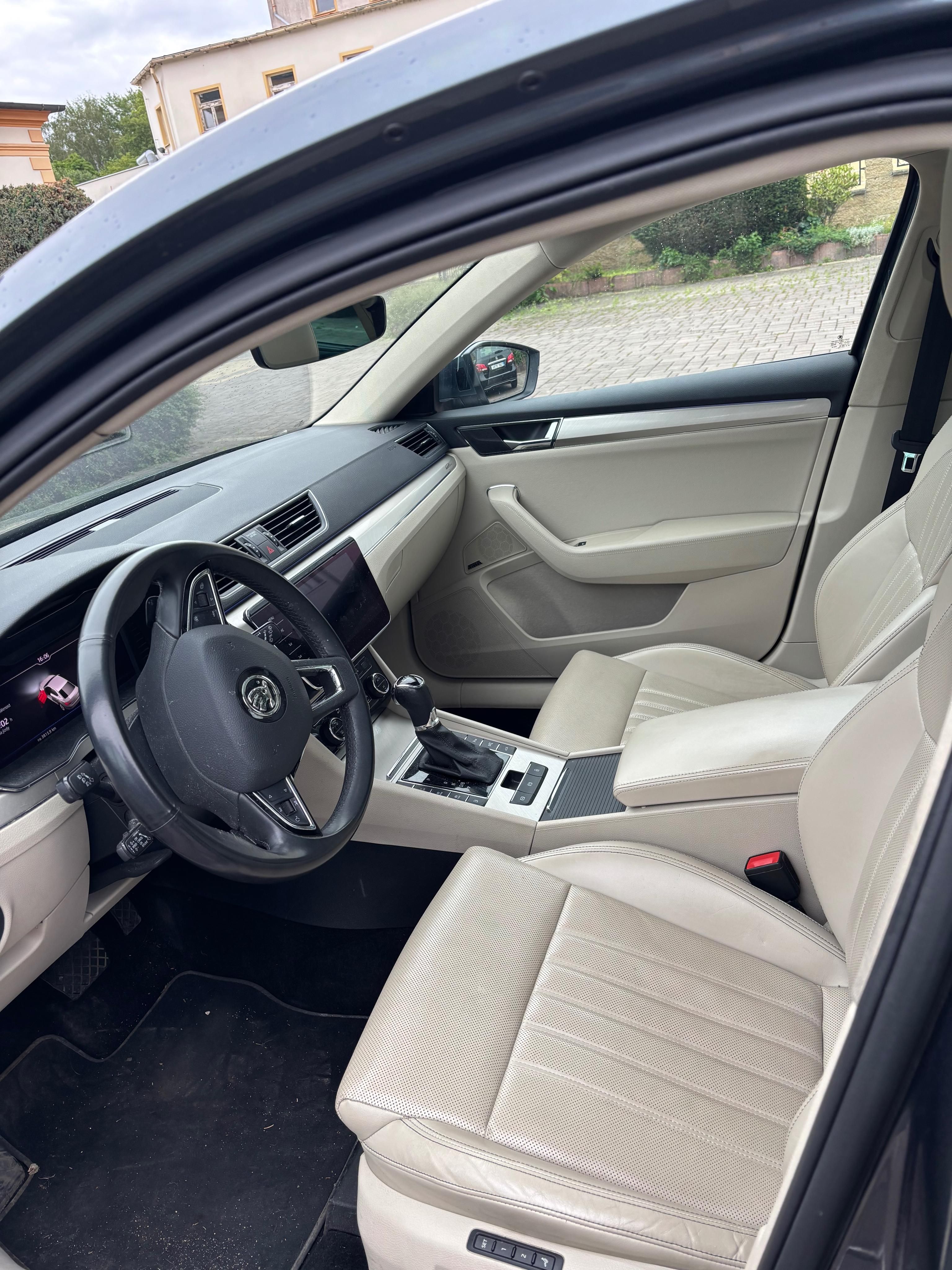 Škoda Superb - fotka 6