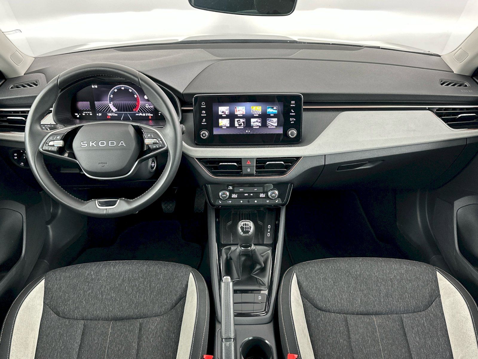 Škoda Scala, 1.0TSI 85kW Top Selection - fotka 5