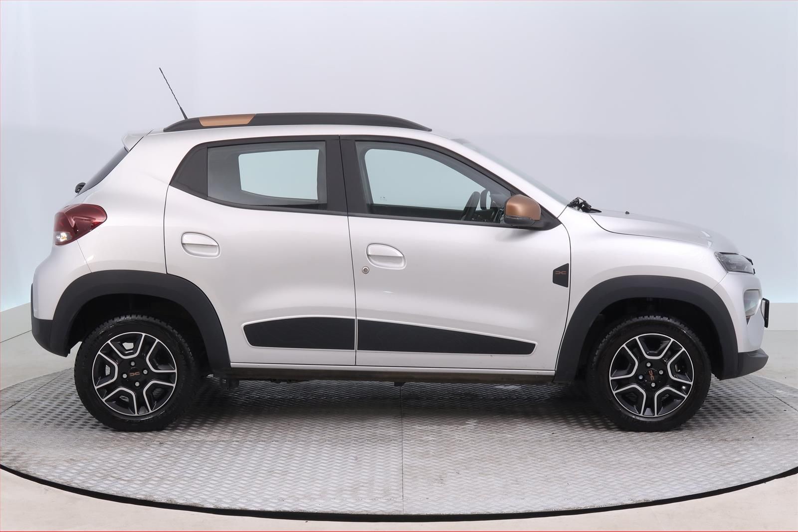 Dacia Spring, Electric 65 (27 kWh), SoH 94% - fotka 6