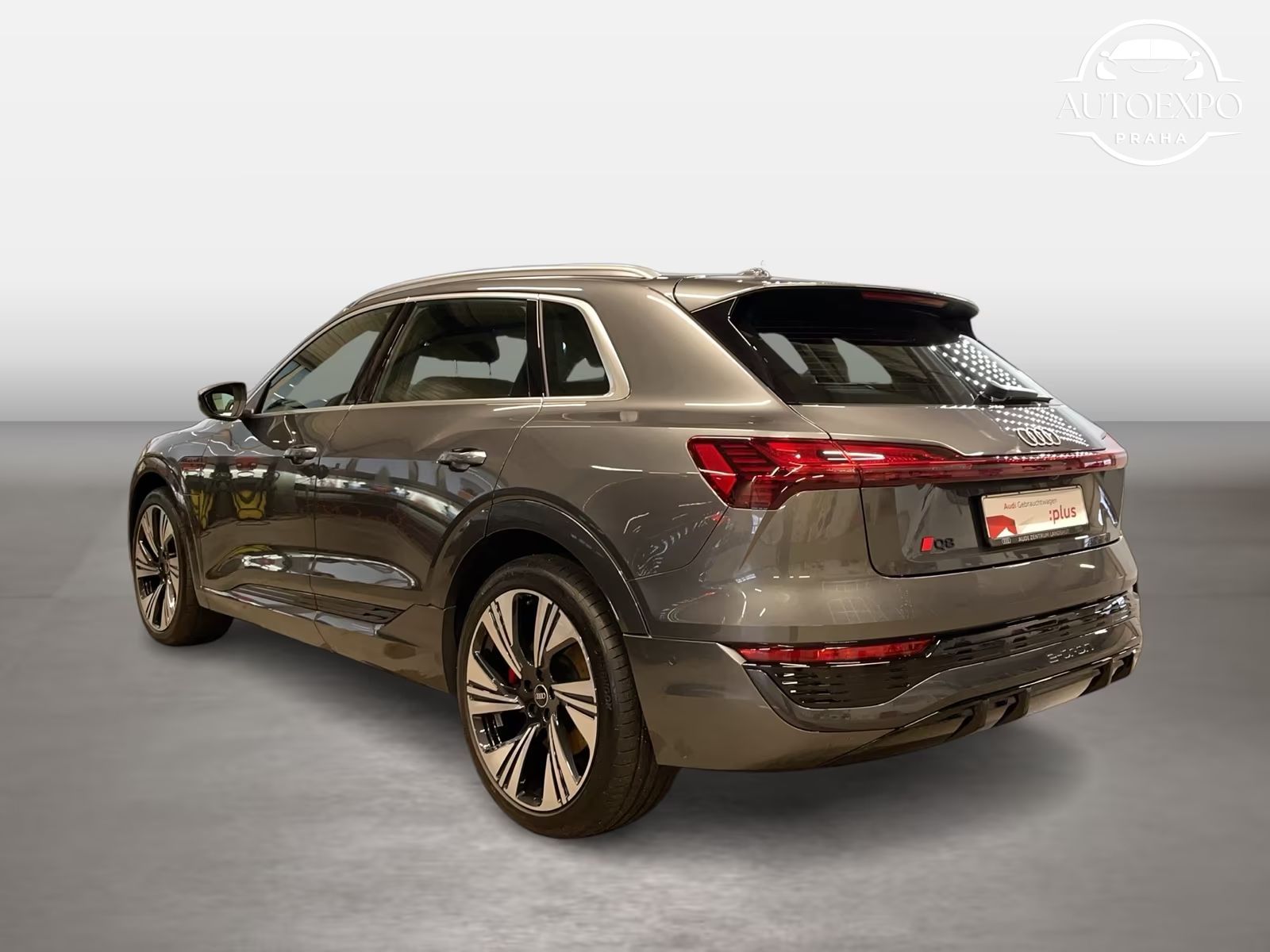 Audi Q8 e-tron, 55 quattro S line - fotka 2