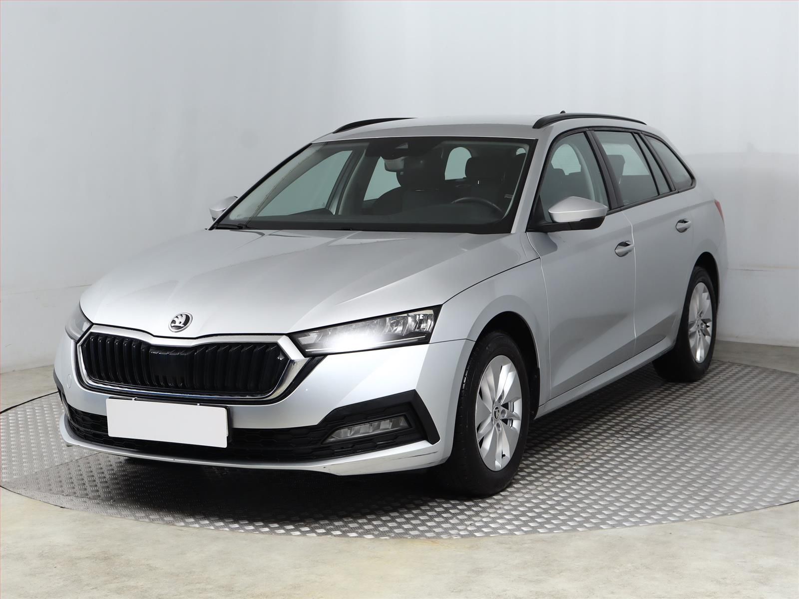 Škoda Octavia, 2.0 TDI, Ambition, ČR,1.maj - fotka 2
