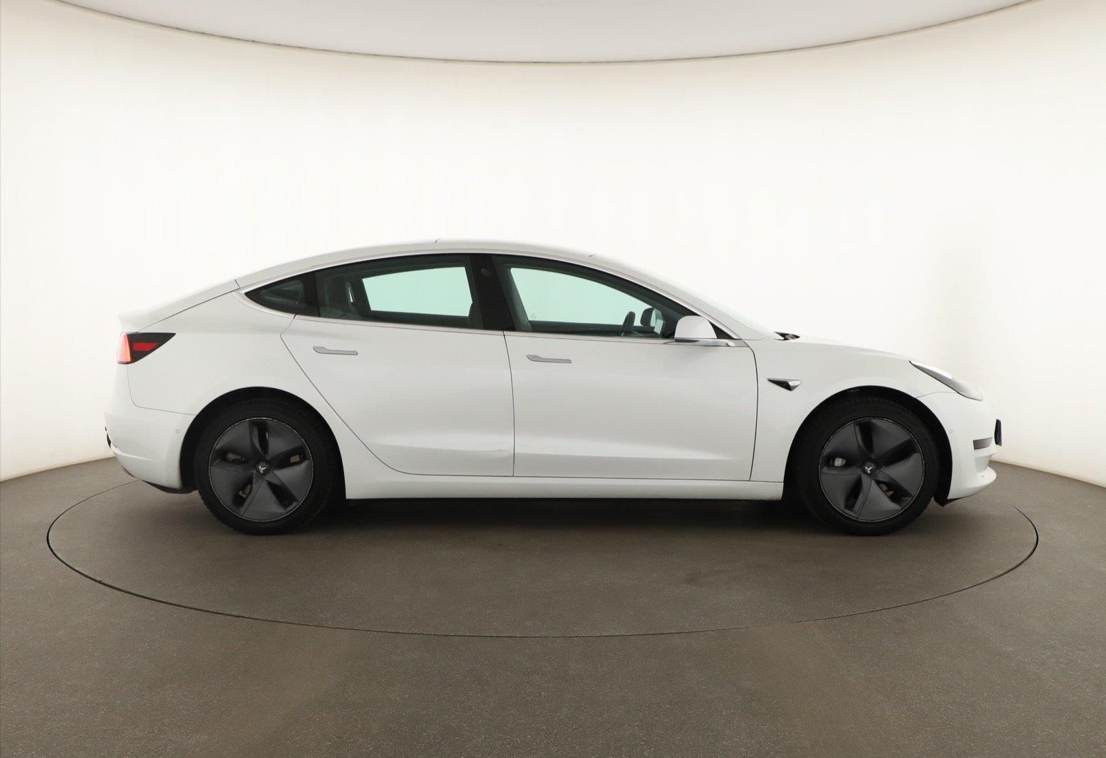 Tesla Model 3, Std Range Plus 52kWh, SoH 82% - fotka 6