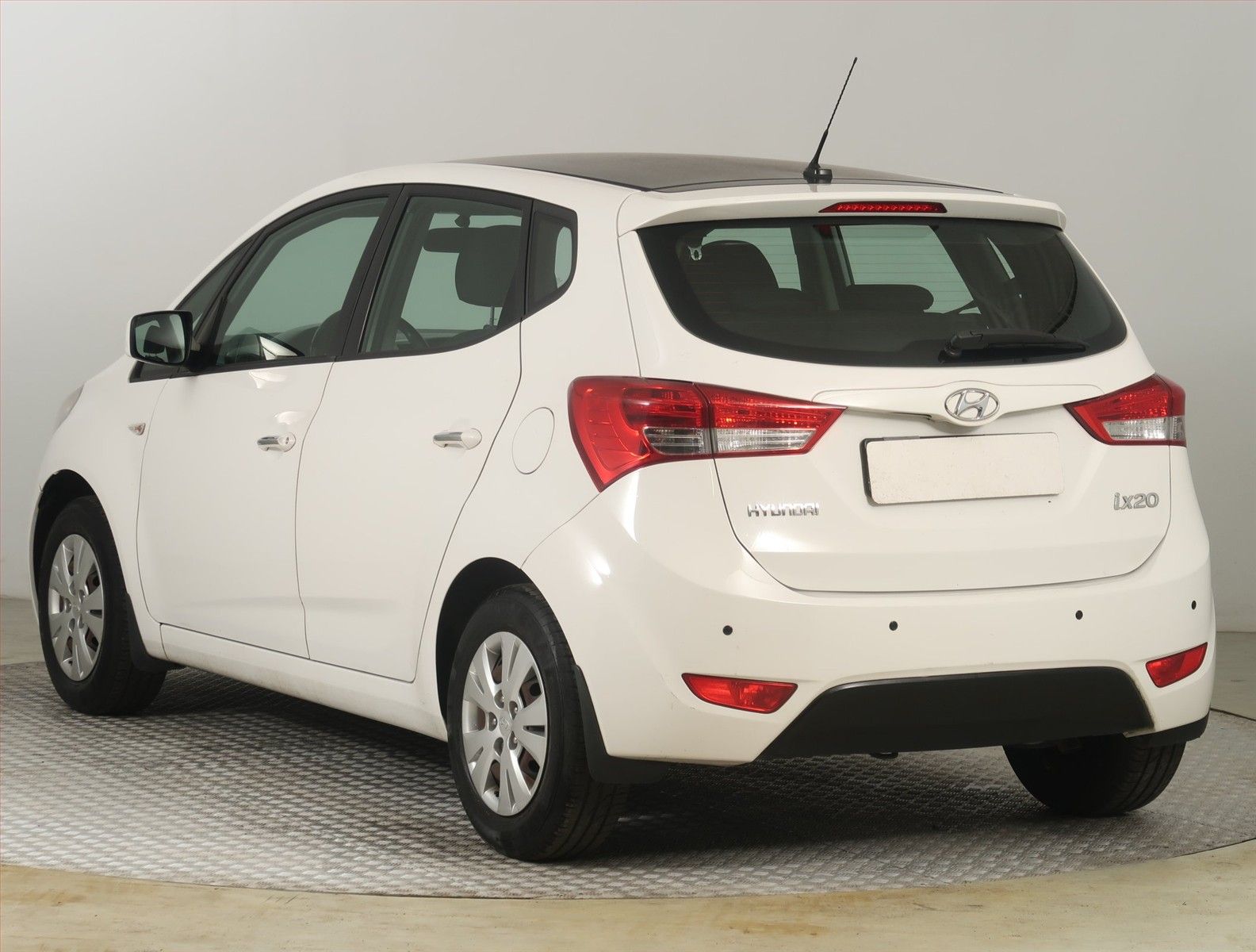 Hyundai ix20, 1.4 CVVT, ČR,1.maj - fotka 4